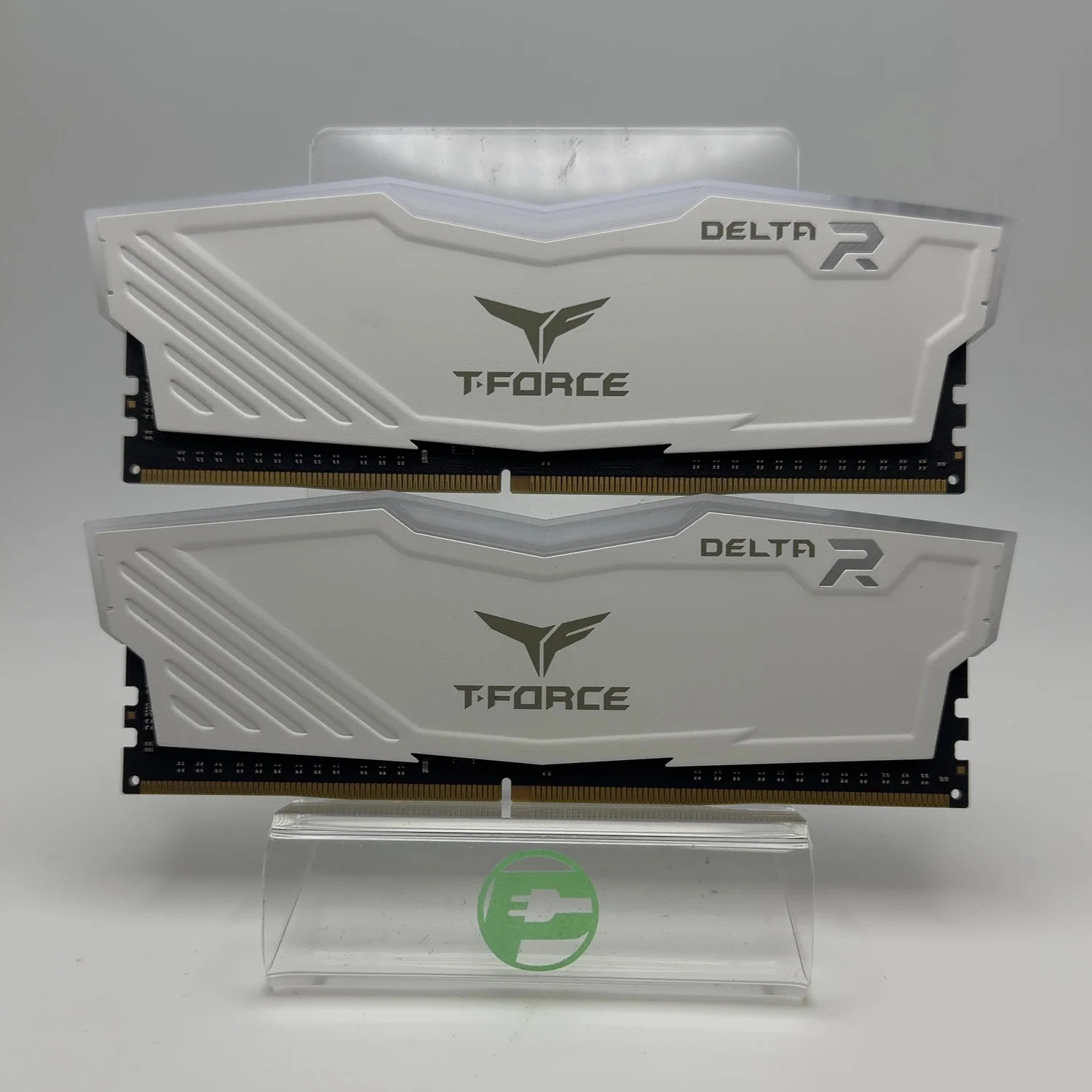 TeamGroup T-Force Delta R 16GB (2x8GB) RAM DDR4 3200MHz TFD4D48G3200HC16FBK