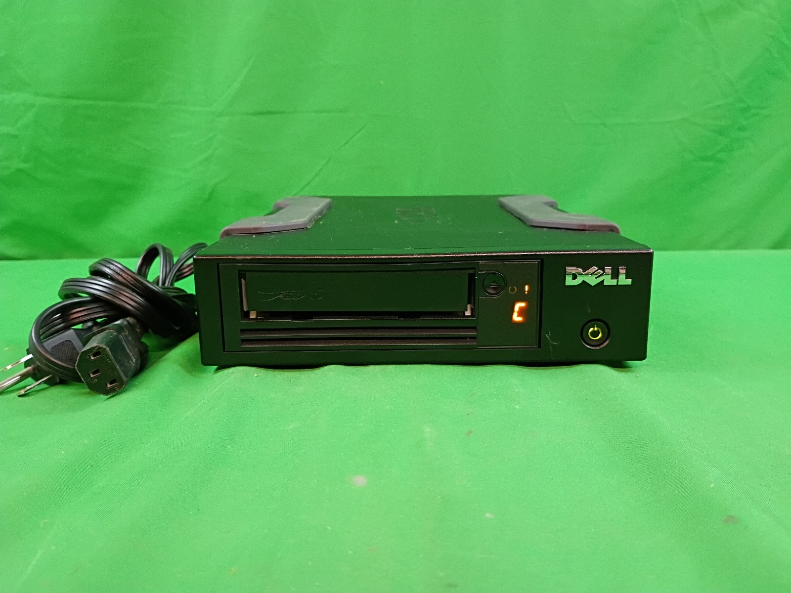 Dell PowerVault LTO-5 External SAS Tape Drive CSEH 001 46C2409-Powers On Code C