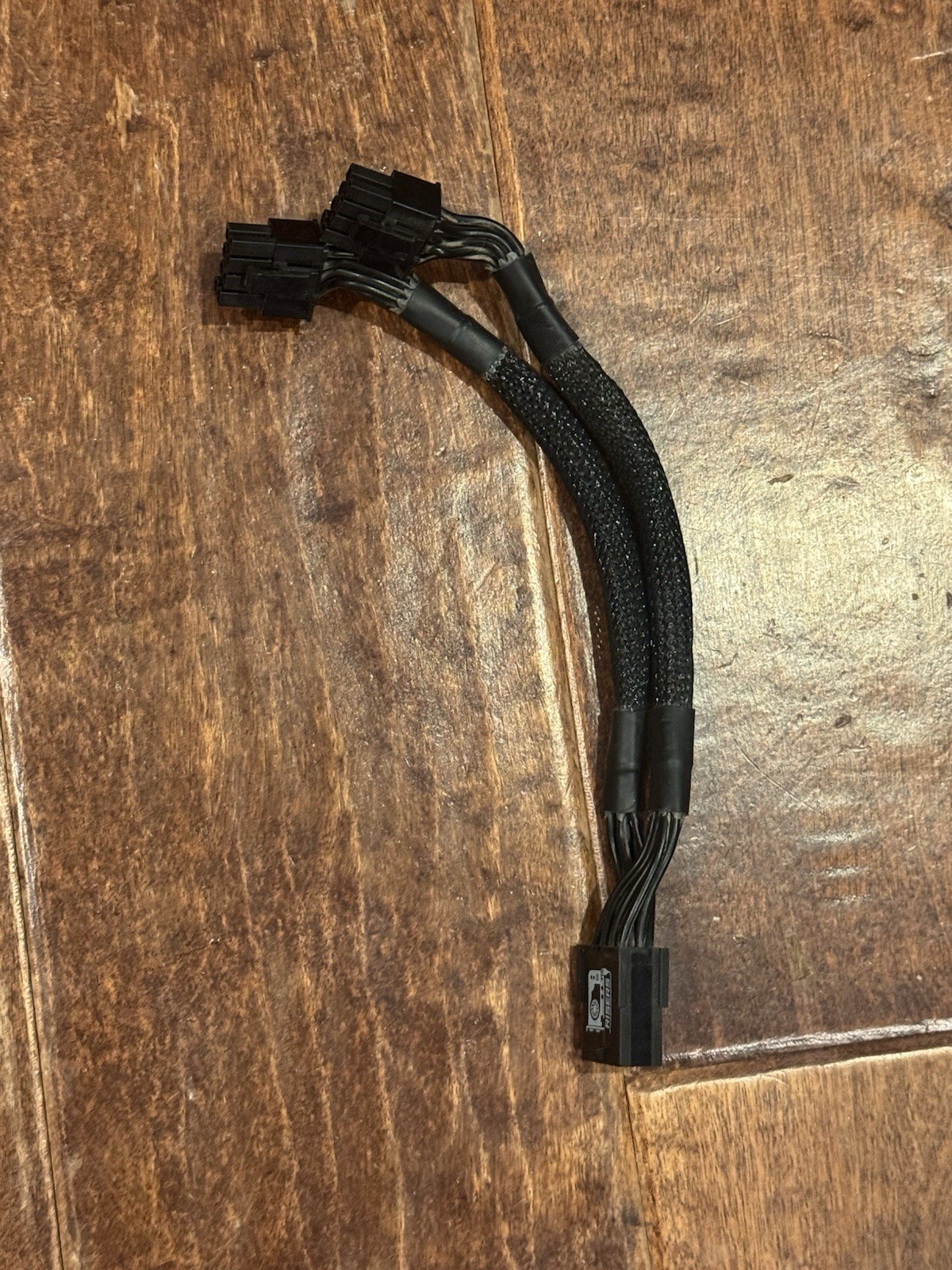 Black PCI-E 8-Pin to Dual 8-Pin Splitter