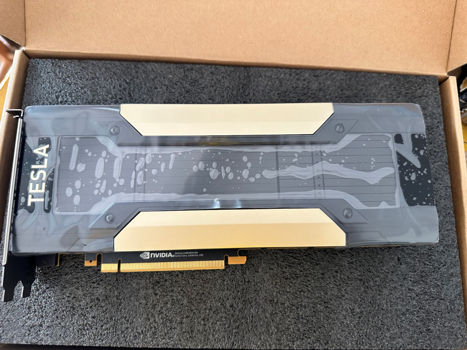 New Original Nvidia Tesla V100 32GB HBM2 PCIE Accelerator GPU 699-2G500-0202-460