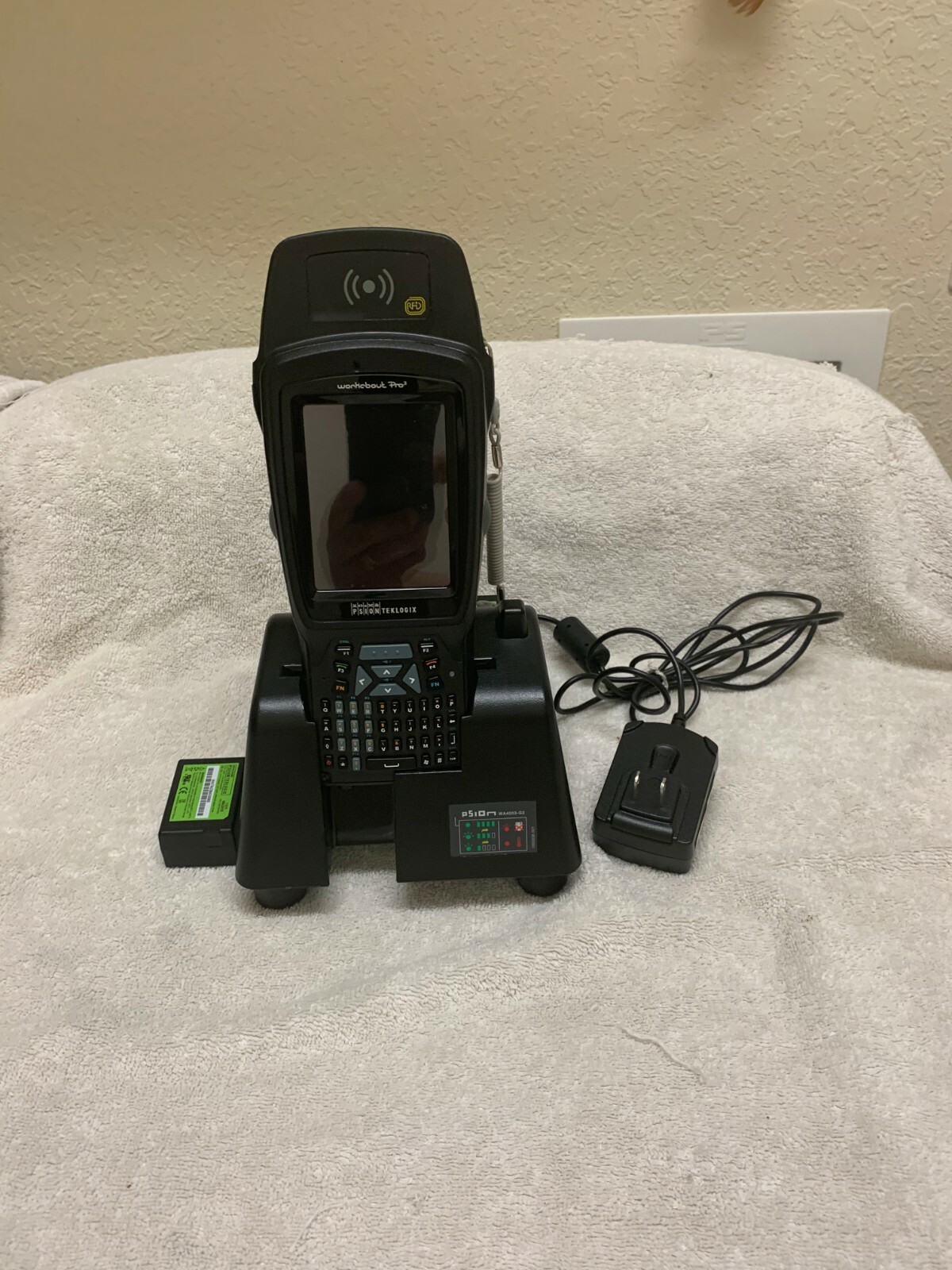 Motorola PSION TEKLOGIX Workabout Pro 3 WA9212-G1 With WA4003-G2 Docking Station