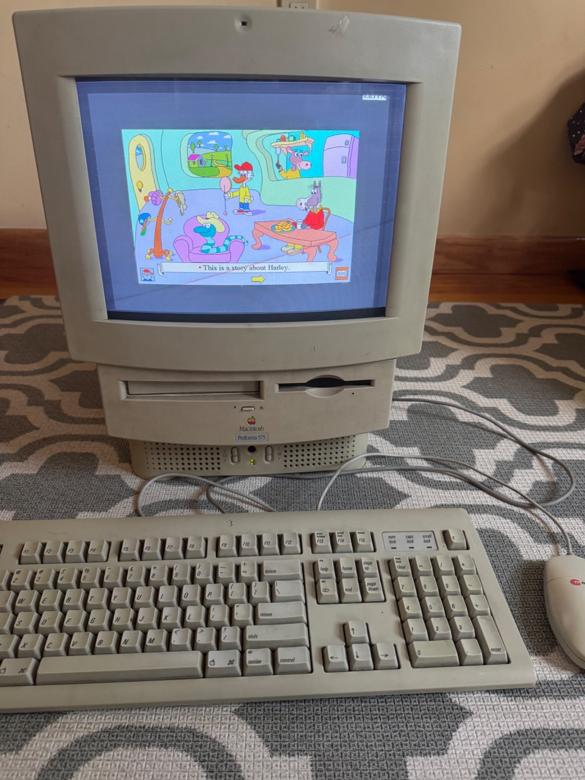 Apple Macintosh Performa 575 Working Computer w/Apple Keyboard &Compatible Mouse