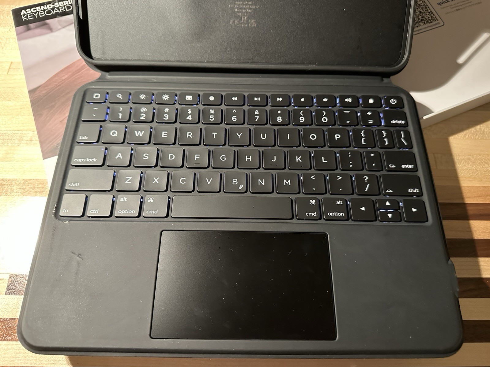 ESR Ascend Series 6B019 Black Keyboard Case With Detachable Magnetic Back