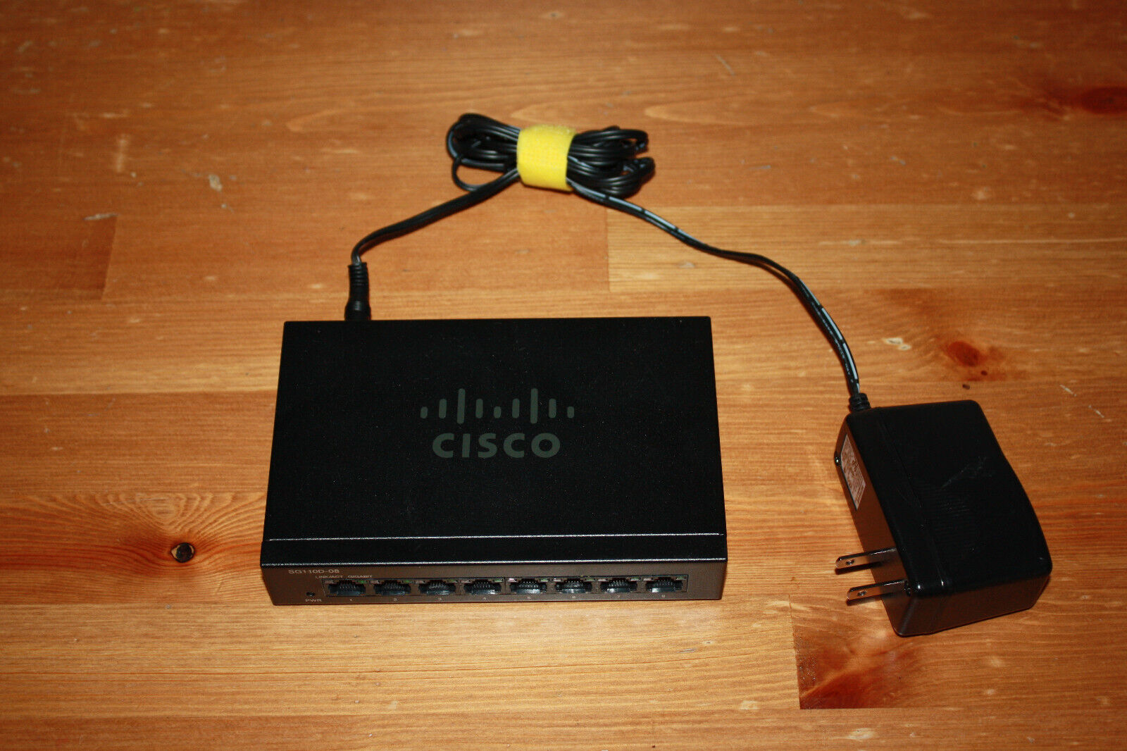 Cisco SG110D 8-Port Gigabit PoE Unmanaged Switch w/Power Cord