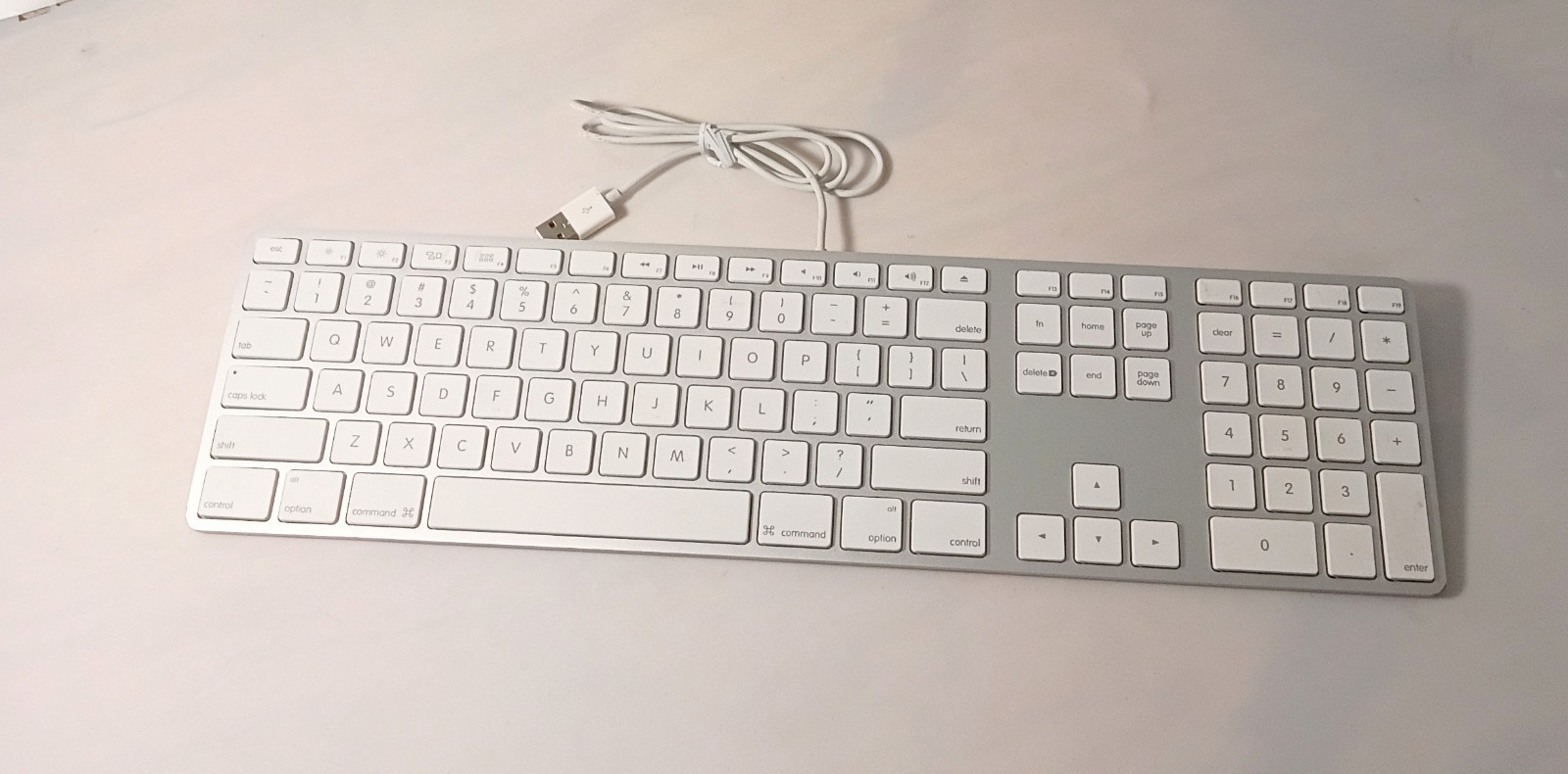 Apple Wired Compact Keyboard A1243 USB Port White Silver 