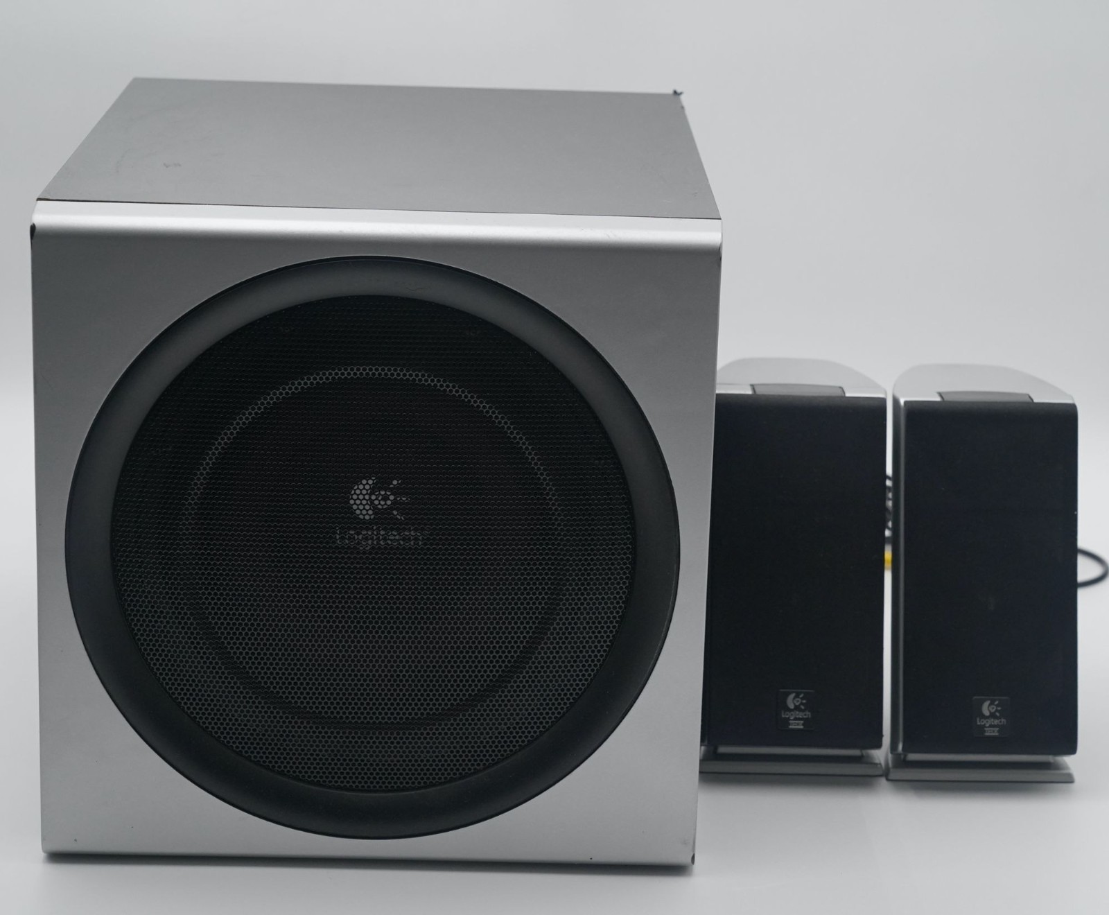Logitech Z-2300 THX 2.1 Speaker System Subwoofer + Satellites - NO CONTROL POD