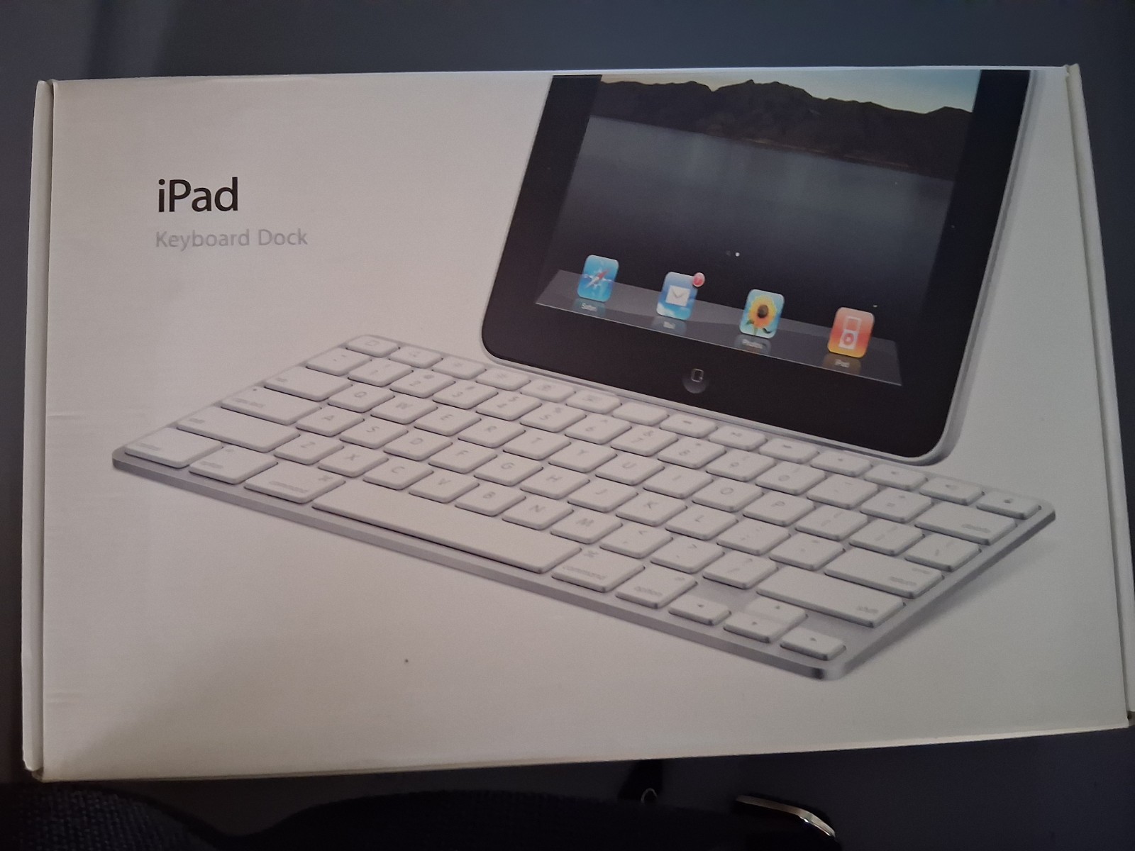 Vera Bradley IPAD case with IPAD APPLE Key board.