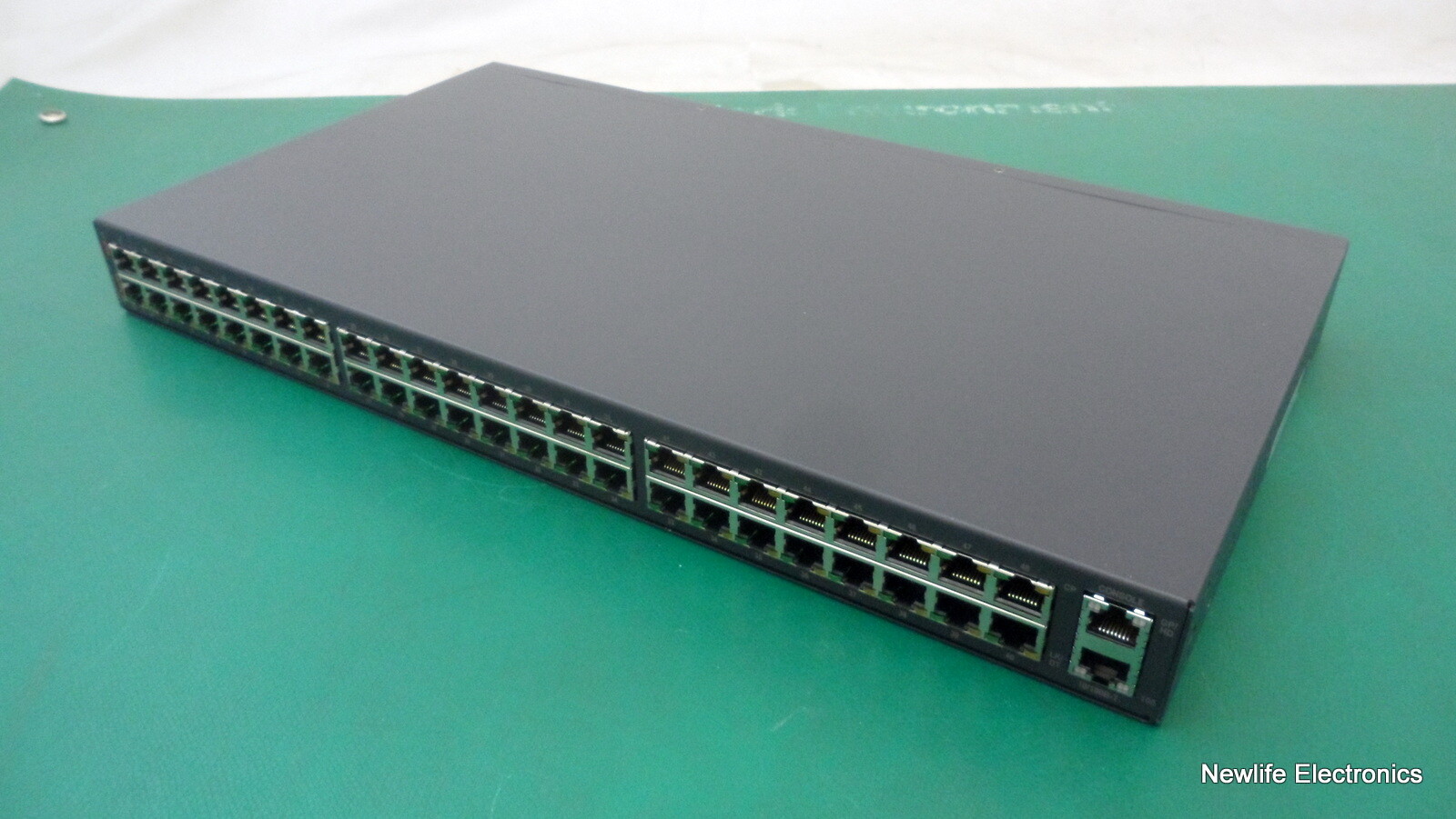 (New) Avocent ATP0210 Cyclades 48-port Console Switch ACS48 SDC