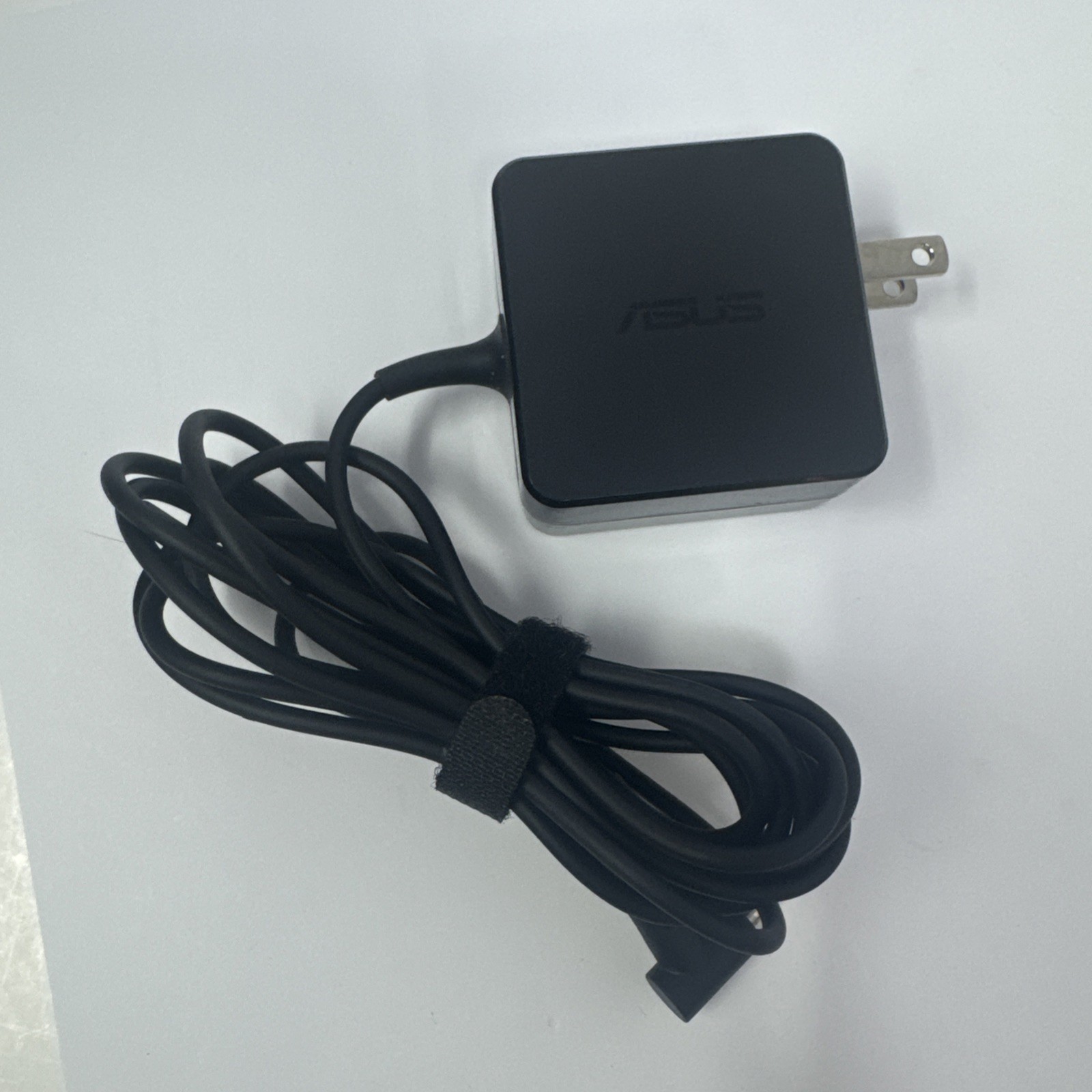 ASUS AD890326 19V 1.75A 33W Genuine Original AC Power Adapter Charger