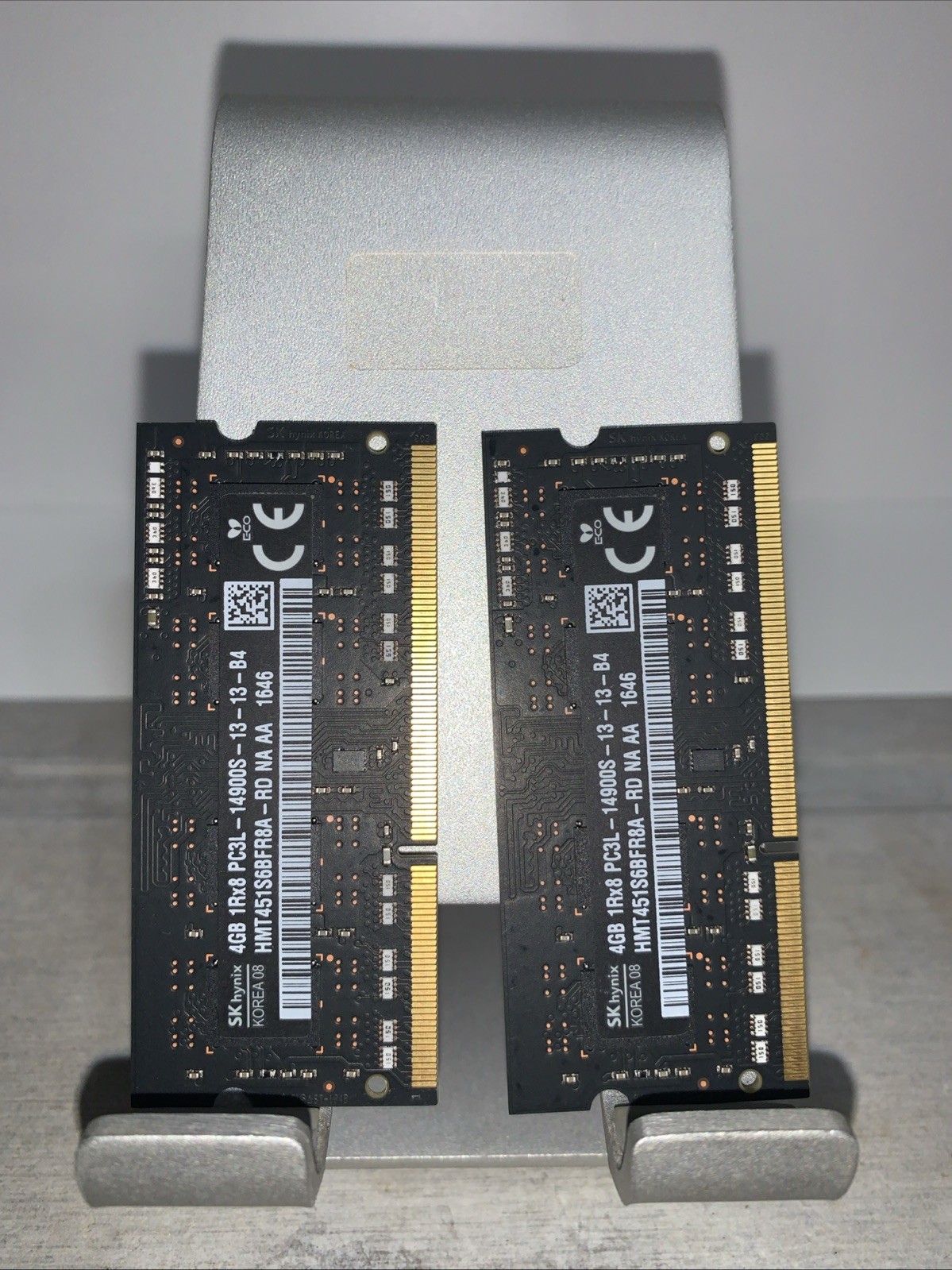4 GB (2x 4 GB) SK Hynix HMT451S6AFR8A-PB So-Dimm PC3L 14900S Pulled From Mac