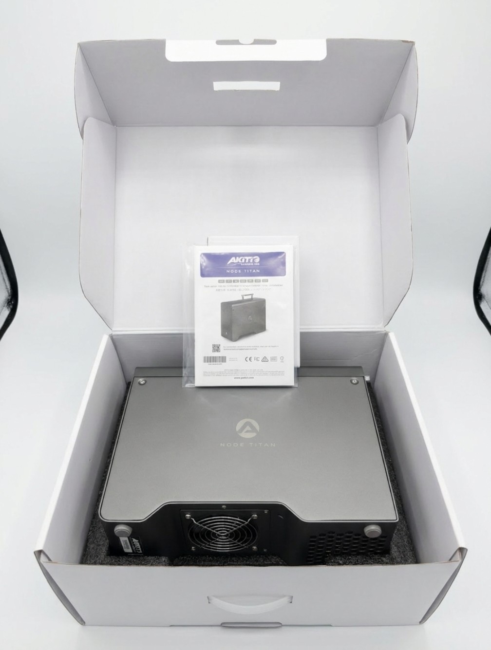 Akitio Node Titan Thunderbolt 3 eGPU Enclosure 650W - Nvidia RTX open box AI LLM