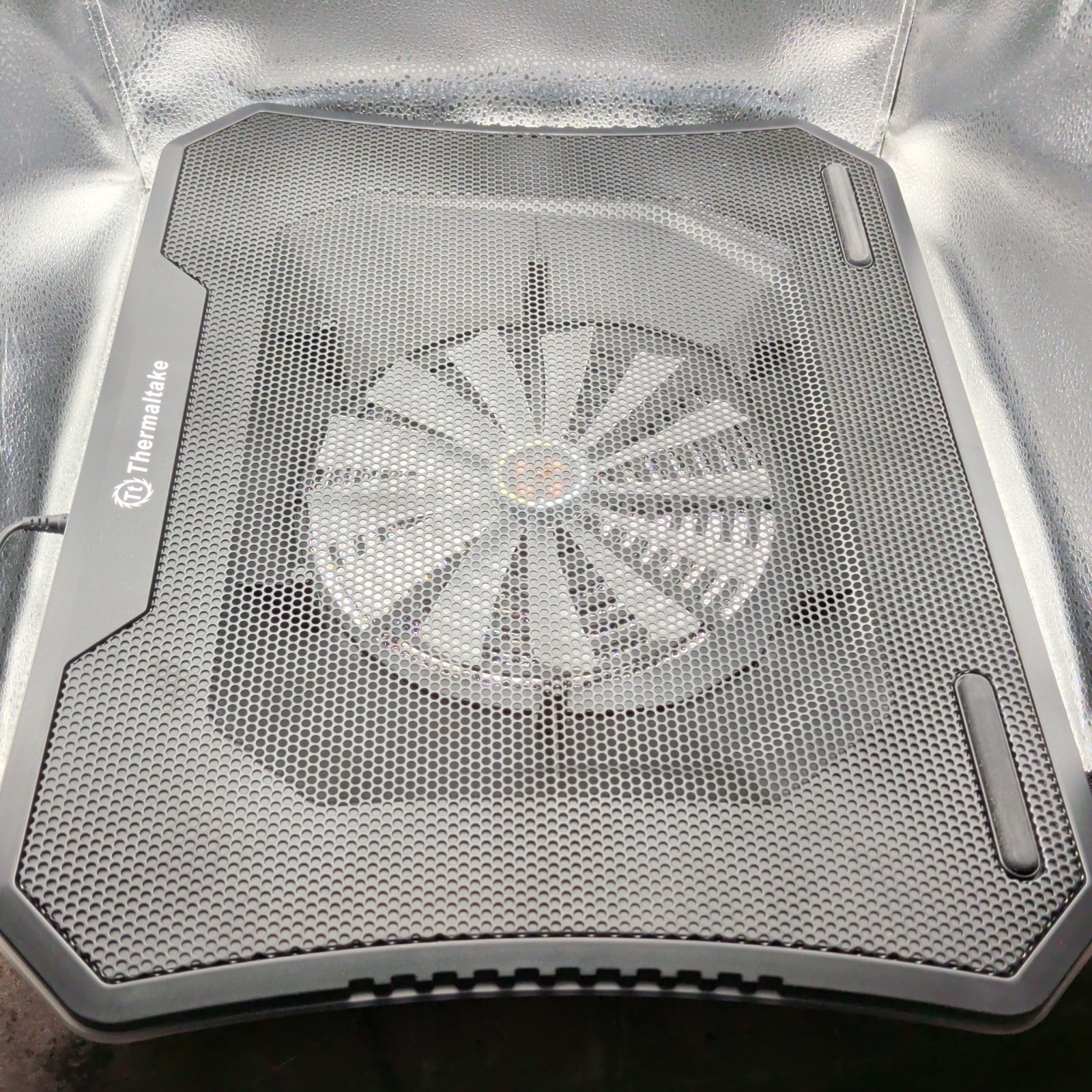 Massive 20 RGB Steel Mesh Panel Single 200mm Fan 10"‐19" Laptop Notebook Cooler