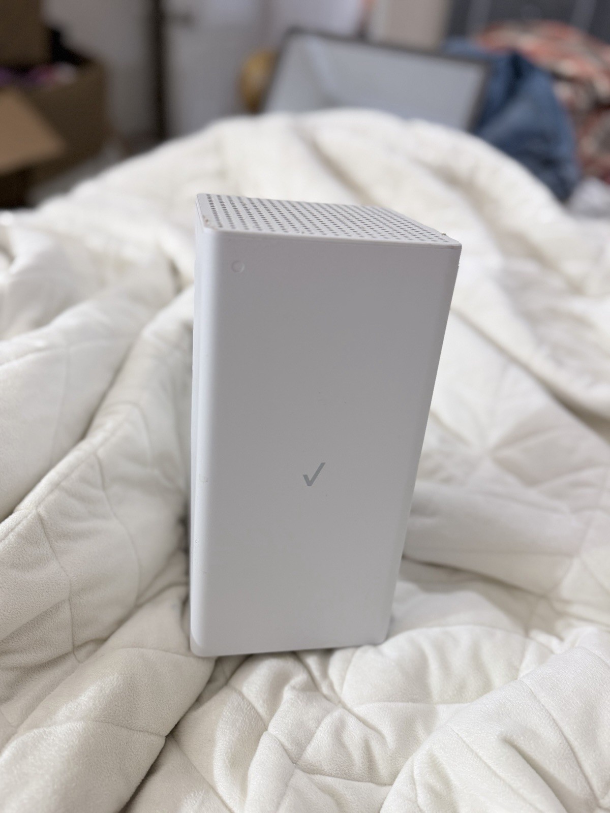 Verizon CE1000A Home Internet Wi-Fi Extender Wi-Fi 6 White - Used - turns on