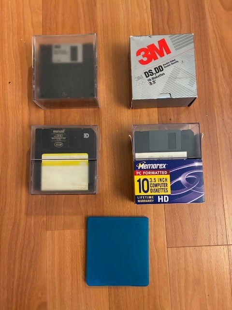 3M, MAXELL, & MEMOREX  3.5 INCH COMPUTER DISKS DISKETTES 2HD PRE-OWNED, 41 EACH