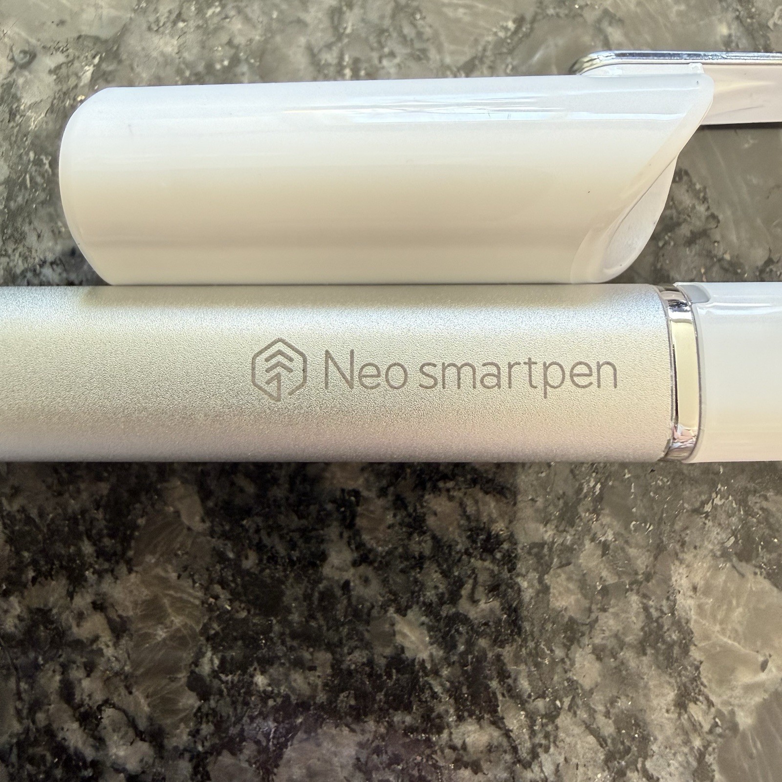 NEO SMARTPEN N2 Bluetooth Digital Rechargeable Pen NWP-F110 W/Charging Cable