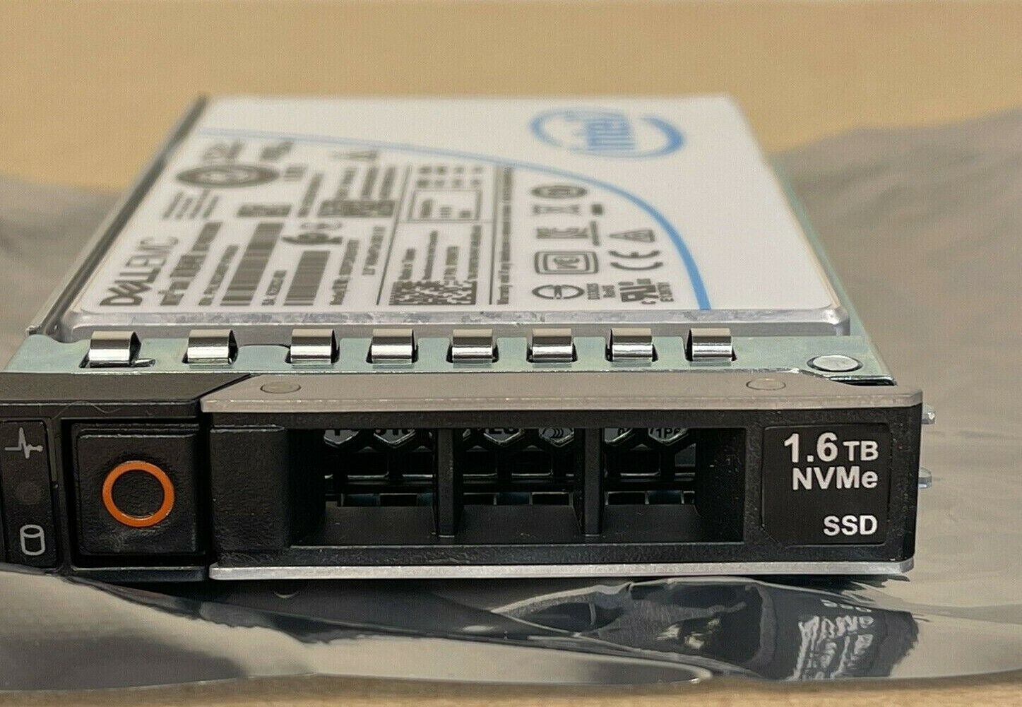 Dell Intel DC P4610 1.6TB 2.5 Mixed Use PCI-e 3.1 x4 NVMe SSD 12.25 PBW U2 15mm
