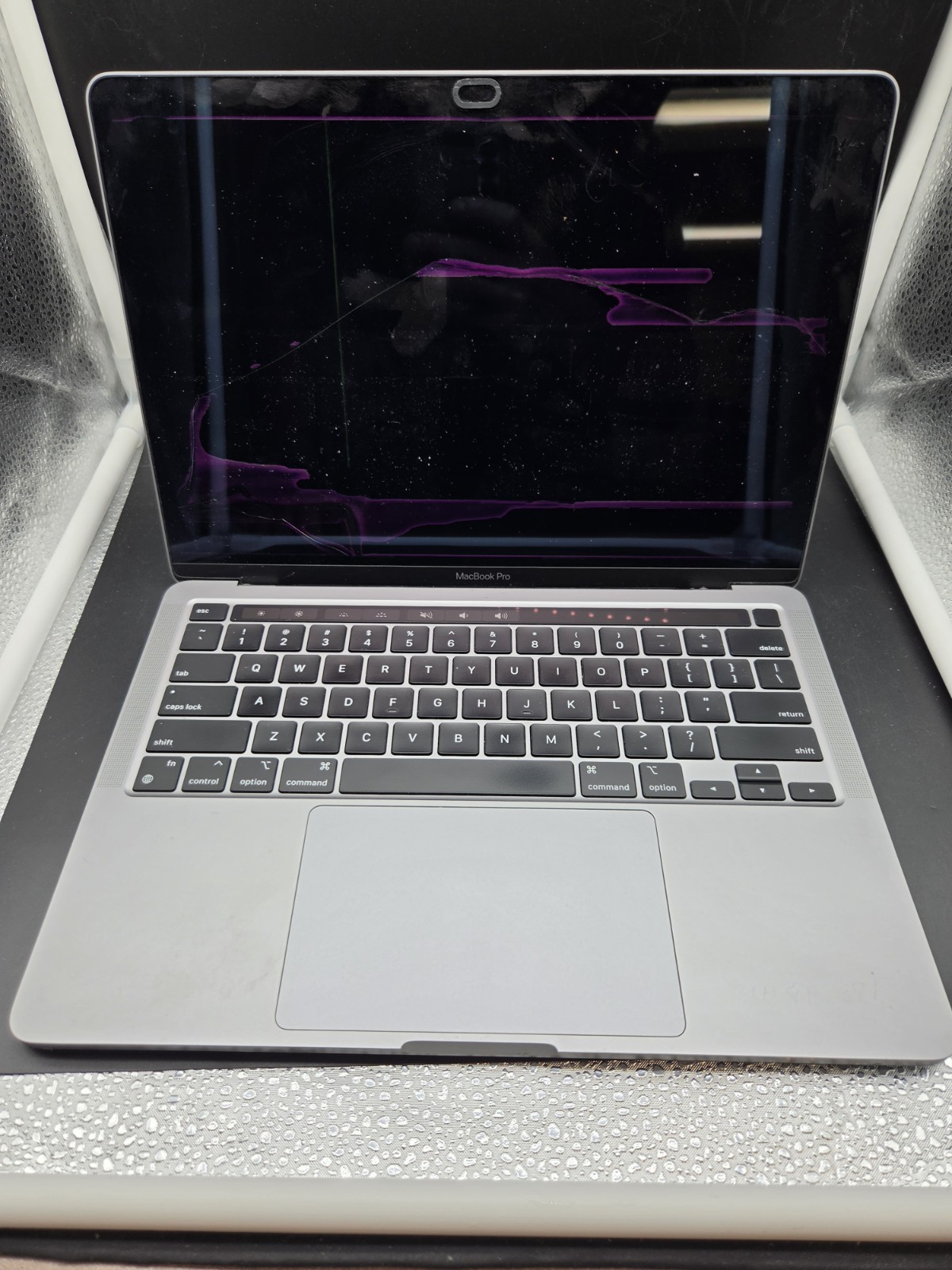 READ 2020 MacBook Pro A2338 - 13", 8-core M1, 8GB RAM, 256gb SSD, 