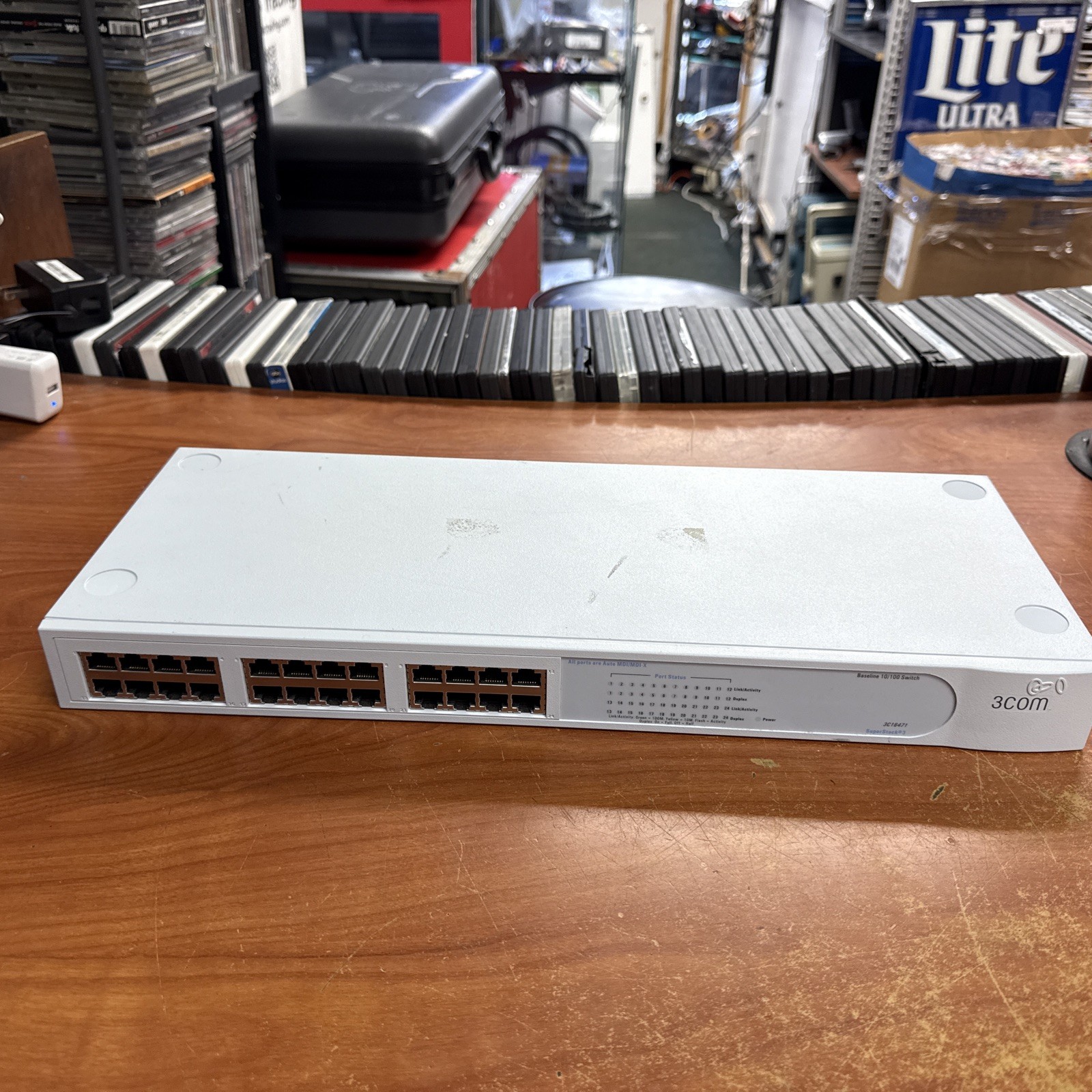 24-Port 3COM SuperStack 3 Baseline 10/100 Unmanaged Network Switch 3C16471