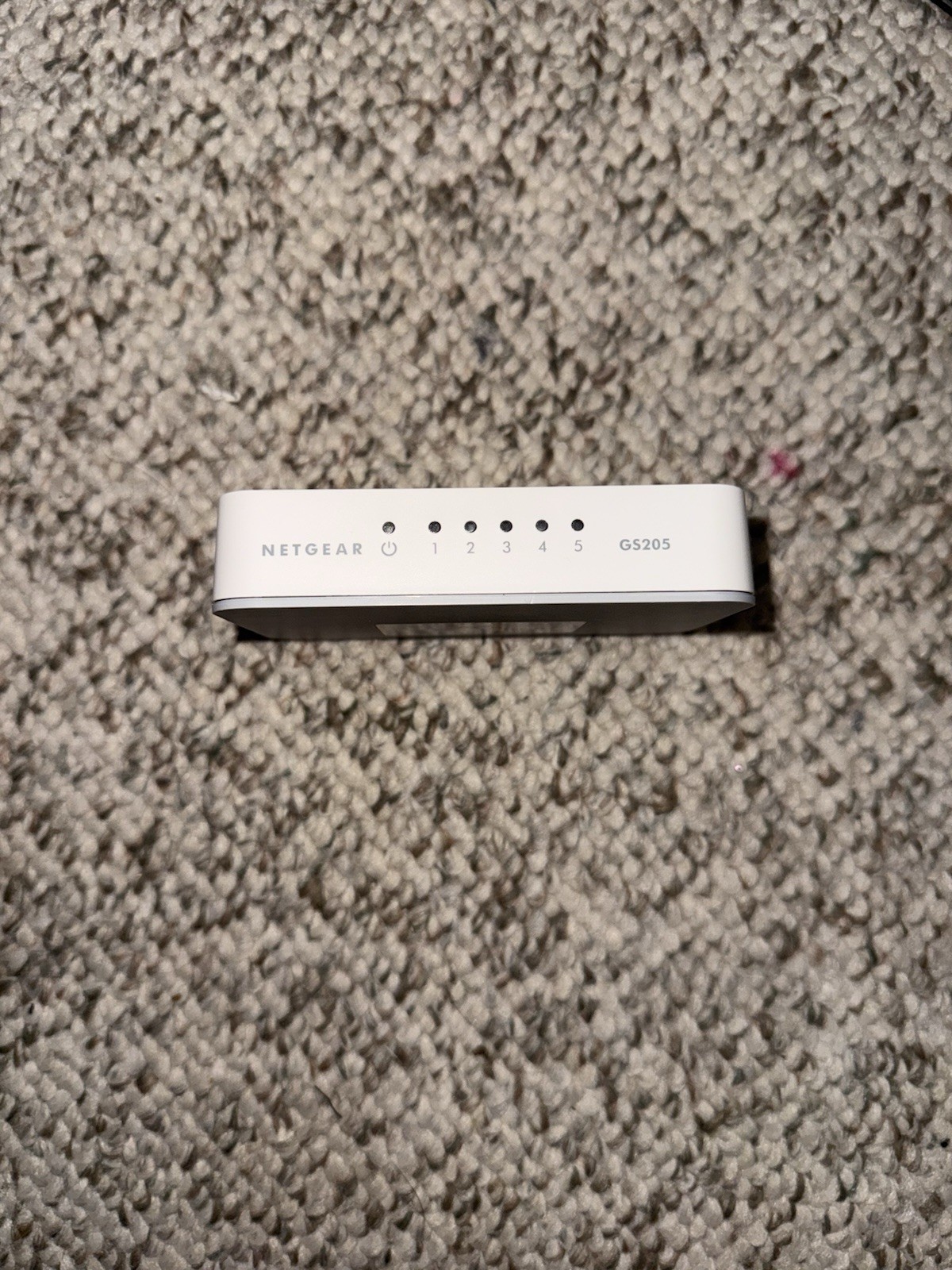 NETGEAR GS205-100PAS Unmanaged Switch 5-Port Gigabit Ethernet with Power Adapter