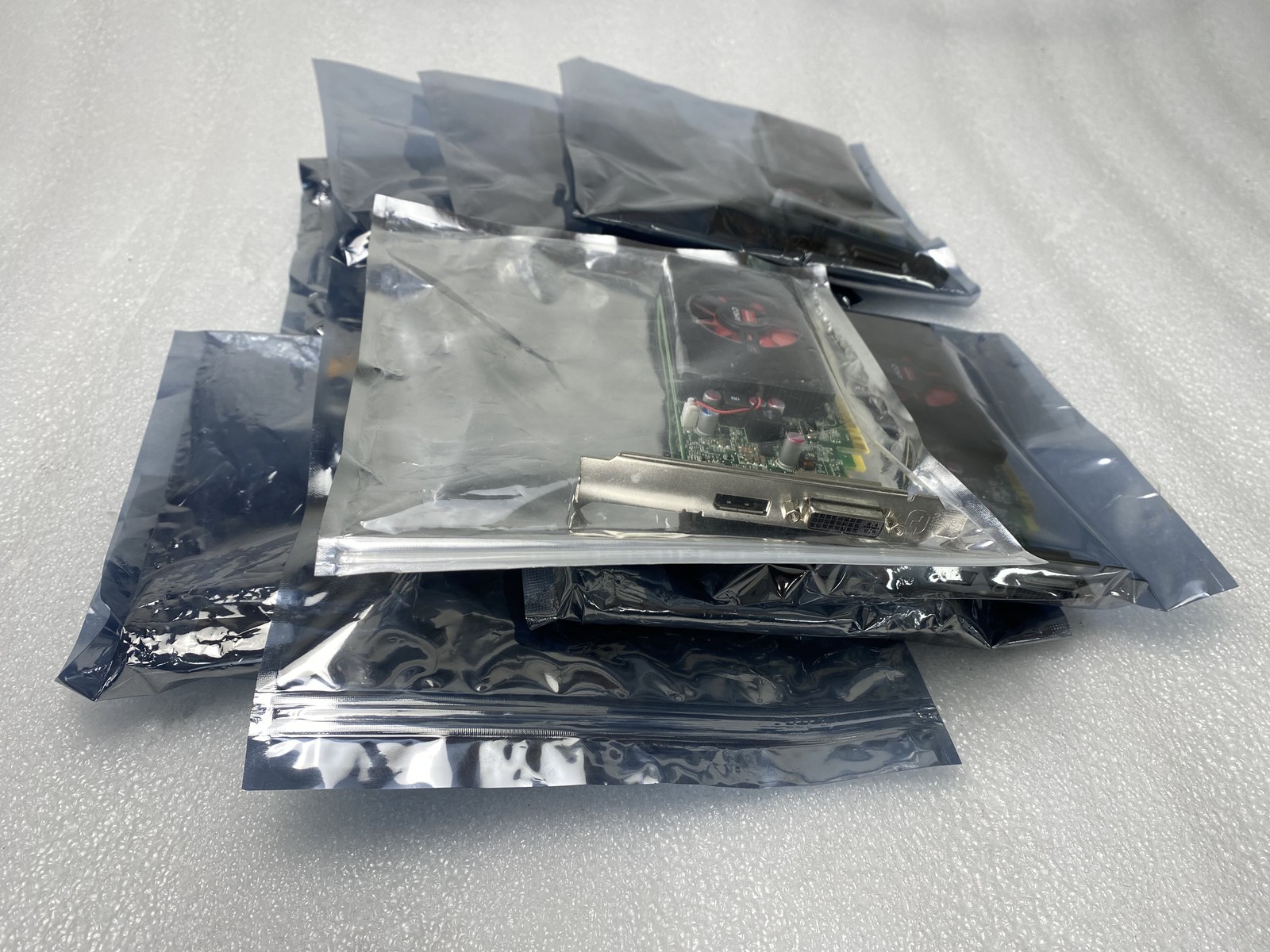 Dell AMD Radeon R7 350 4GB GDDR3 Graphics Card Full Height DP DVI Single Slot