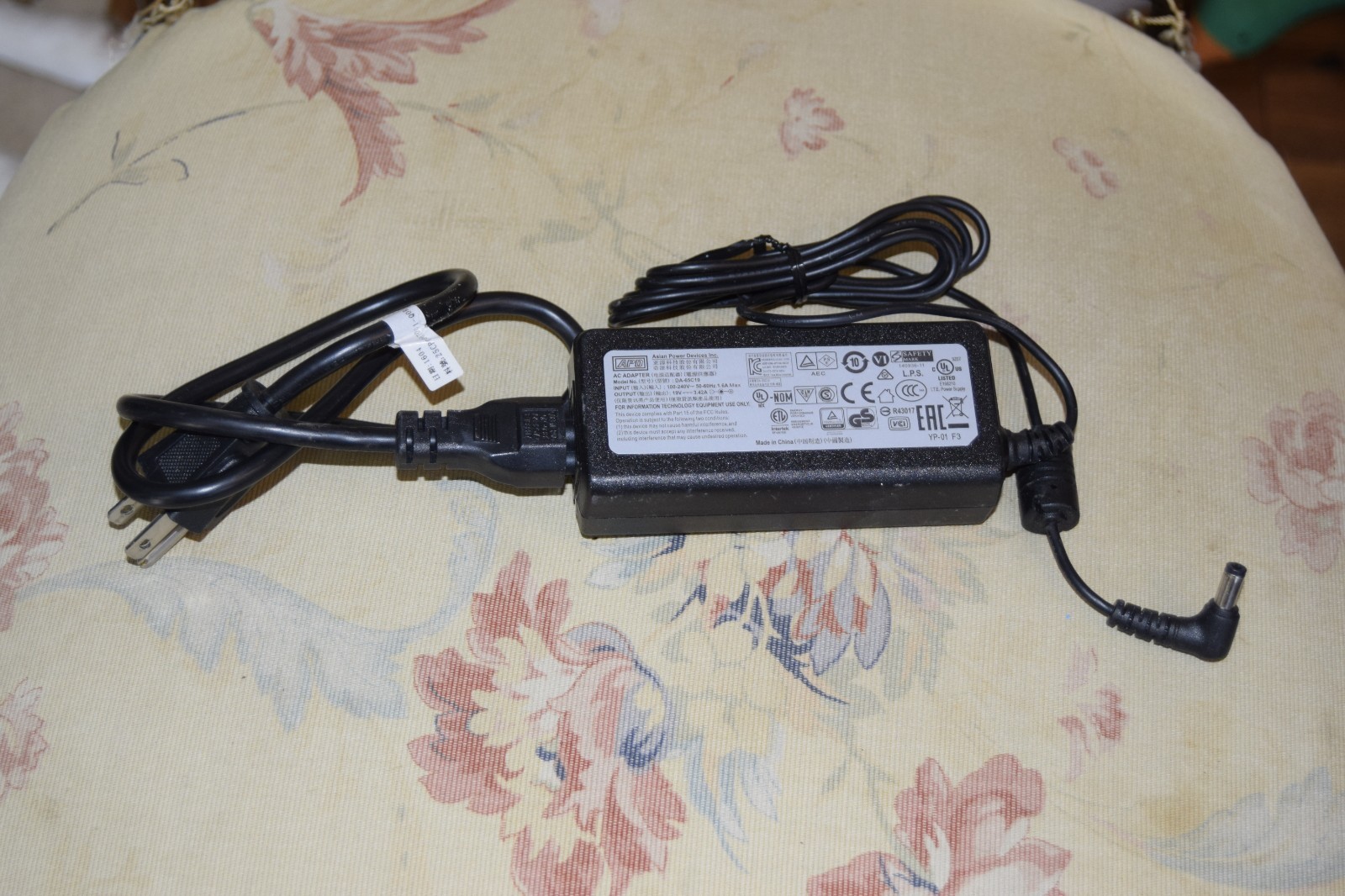 APD for Crestron 19V Devices AC Adapter Power Supply Only