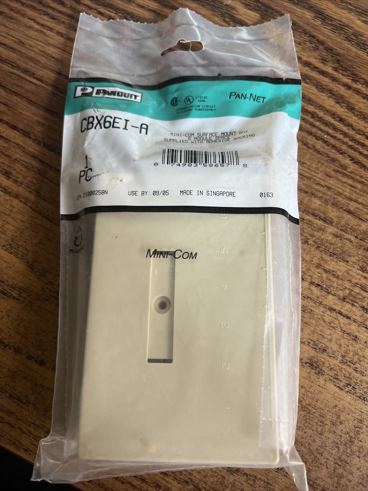 Panduit CBX6EI-A 6 Module Space Surface Mount , Ivory
