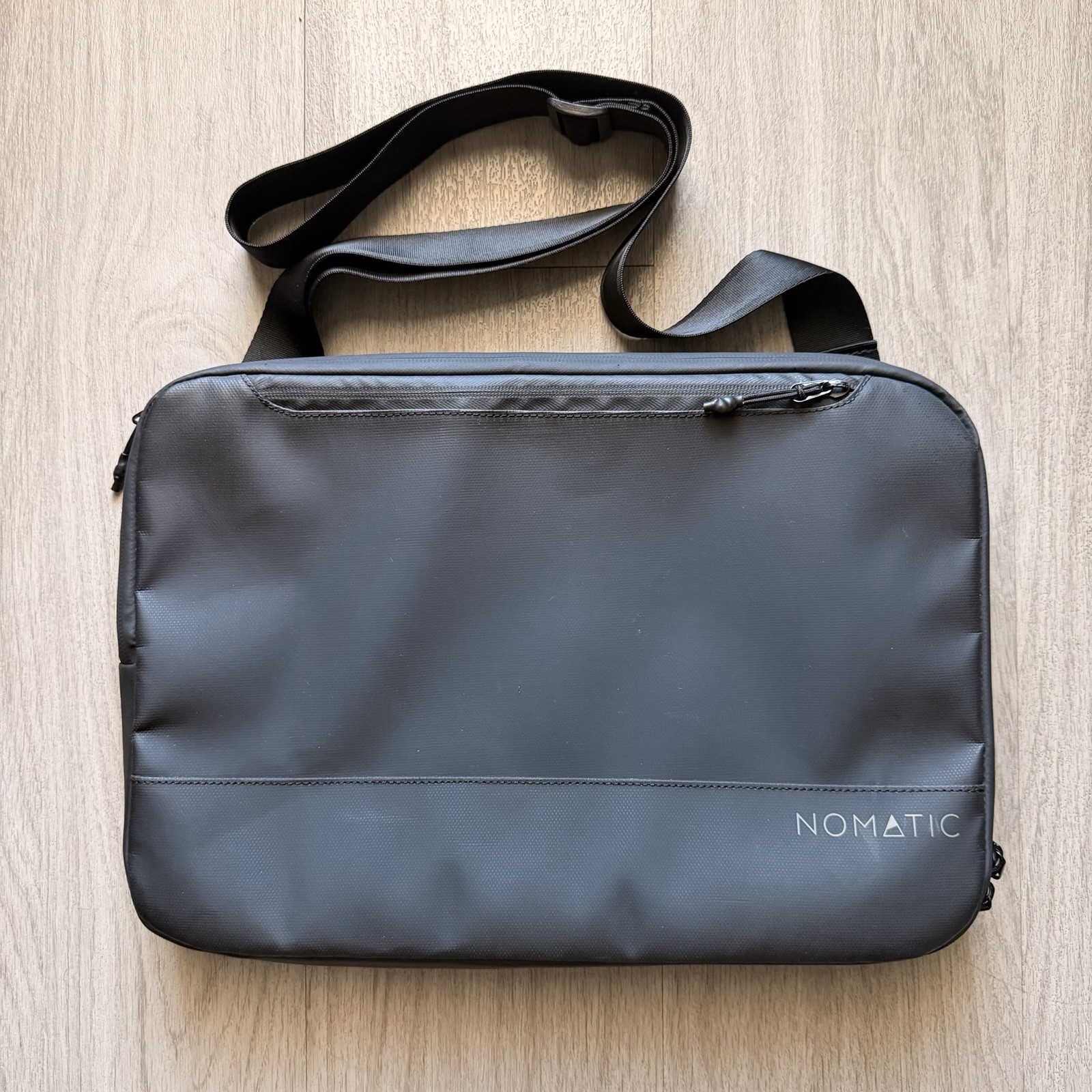 NOMATIC Tech Case 15" Laptop Shoulder Messenger Bag Black w/ Strap EUC