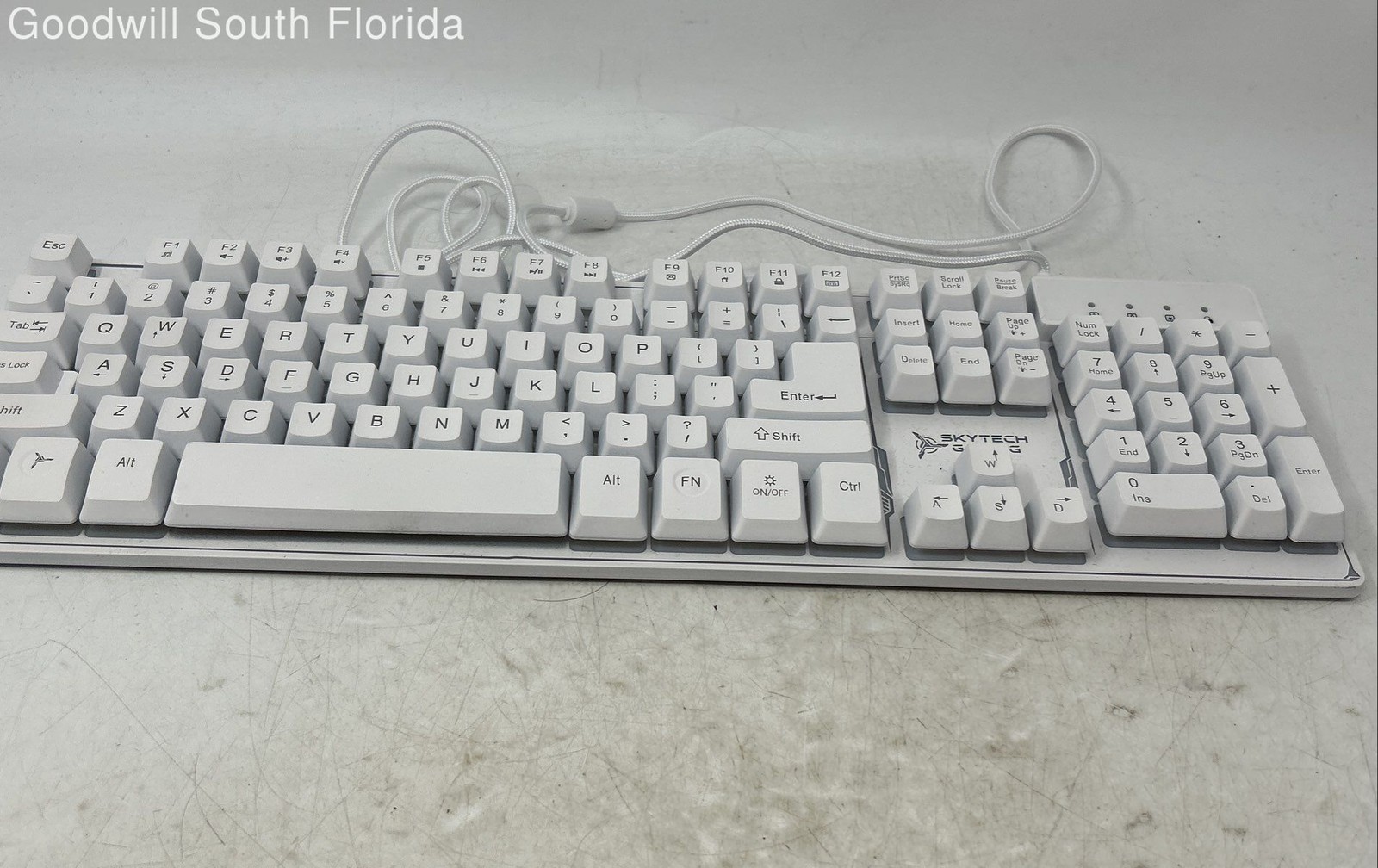 Skytech White USB Wired 104 Keys Portable Gaming Keyboard Not Tested