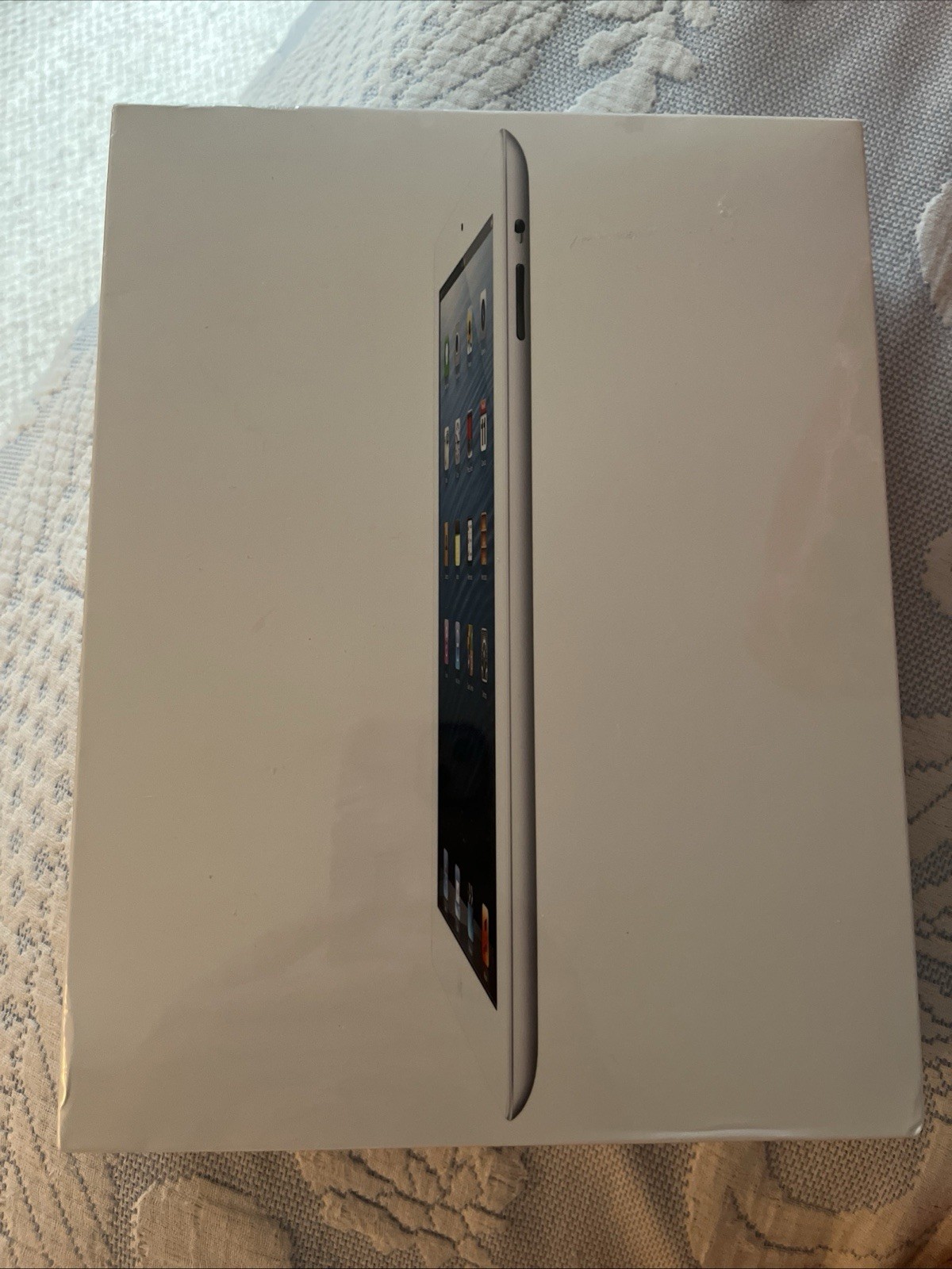 Factory Sealed Apple iPad 4th Gen A1458 16GB Wi-Fi White MD513LL/A NEW