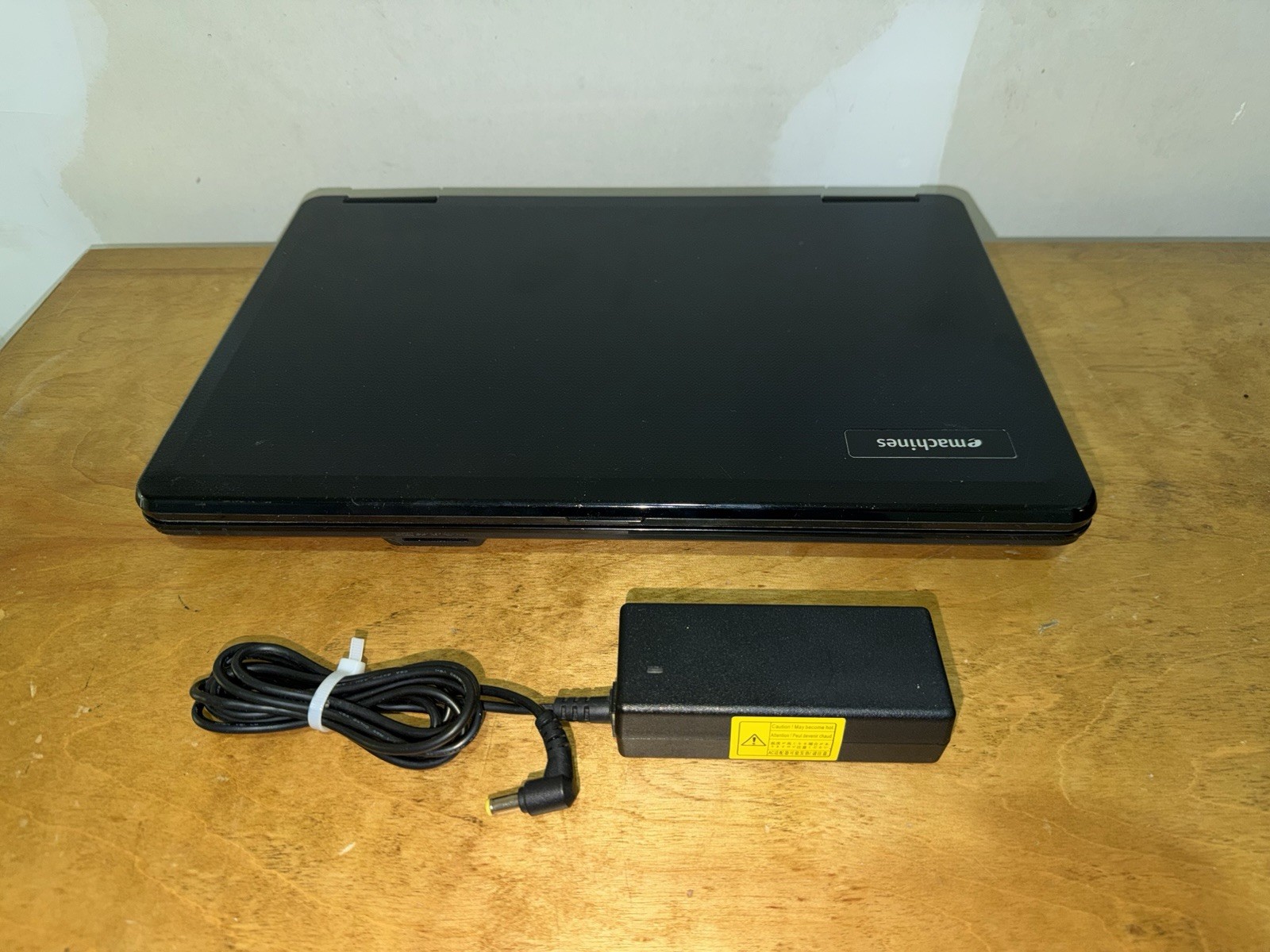 EMACHINES E525 KAWF0 Laptop Computer UNTESTED AS IS FOR PARTS Vintage