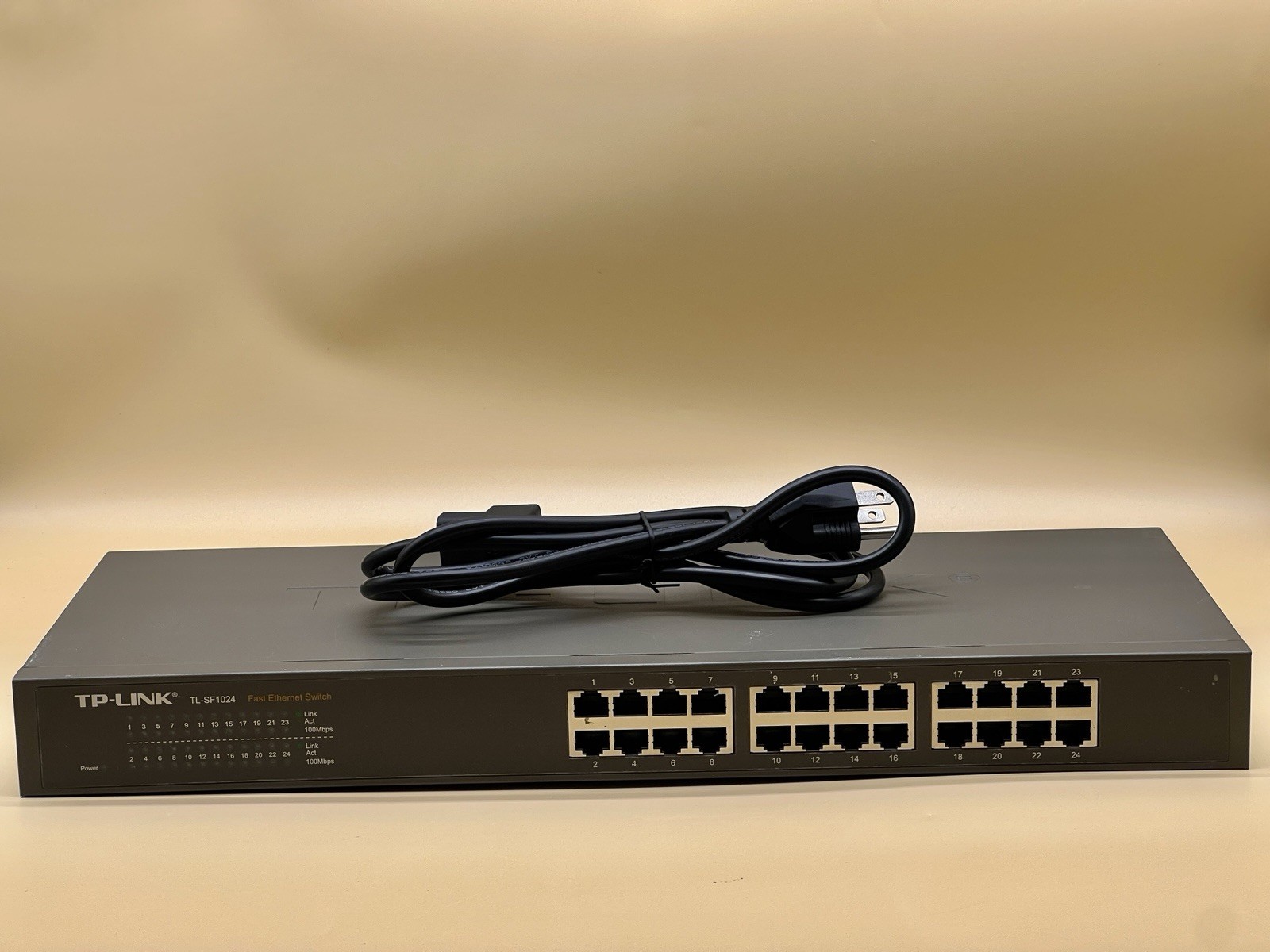 TP-LINK Technologies TP-Link (TL-SF1024) 24-Ports Switch very good 👍 