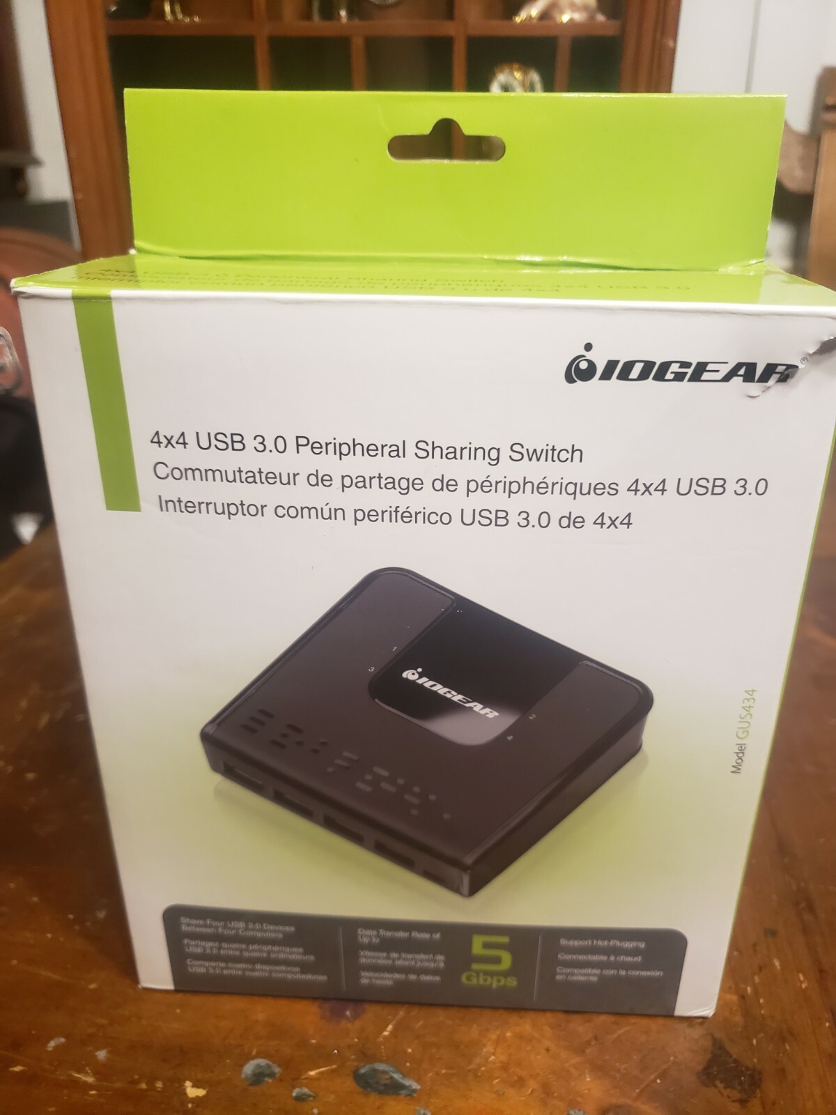 Iogear GUS432 2x4 USB 3.0 Peripheral Sharing Switch