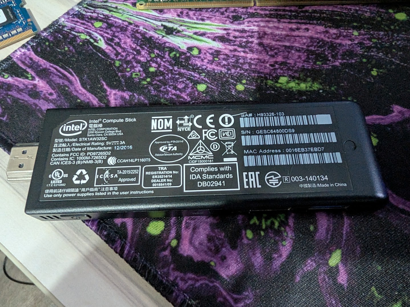 Intel STK1AW32SC Compute Stick Desktop Compute - unit only