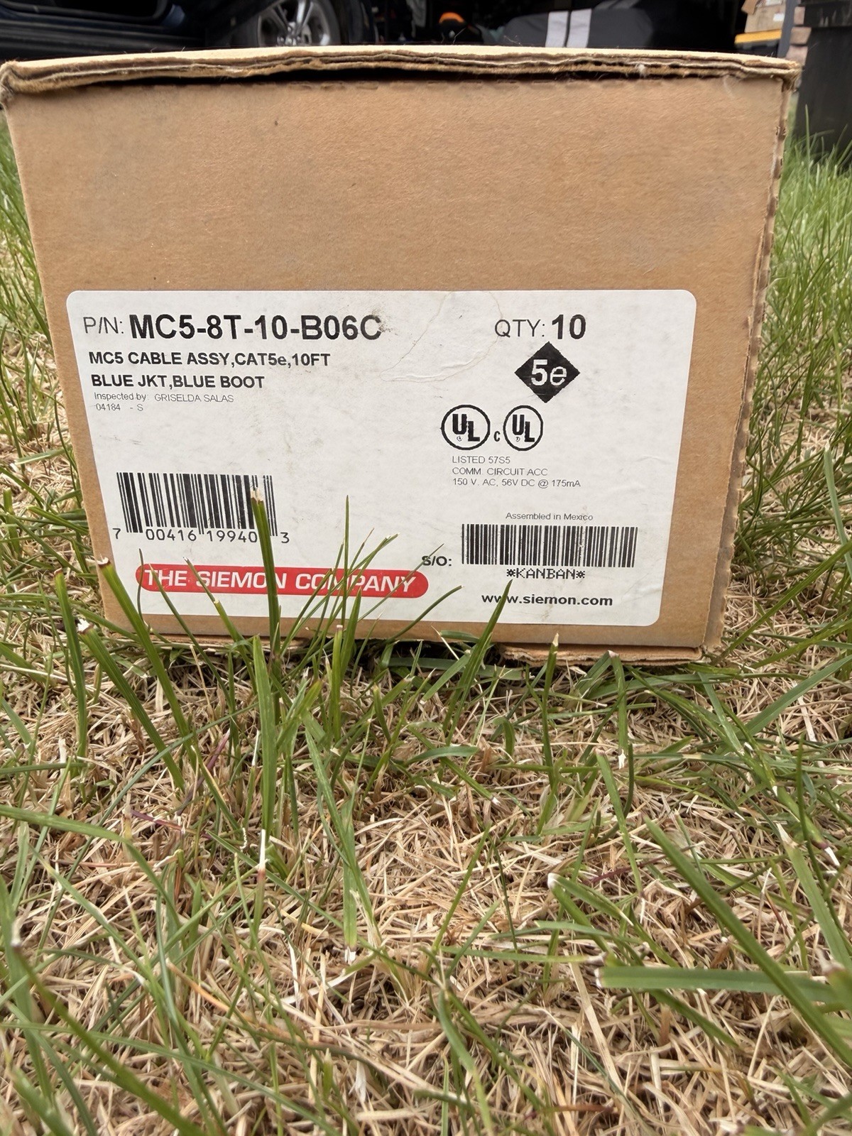 Box of SiemoCat5e Ethernet Cable 10 ft Blue Booted RJ-45 to RJ-45 MC5-8T-10-B06C
