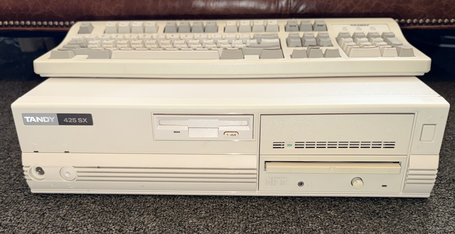 VTG Tandy 425 SX Computer Radio Shack PC W/ Sound Balster 1600 & MORE READ