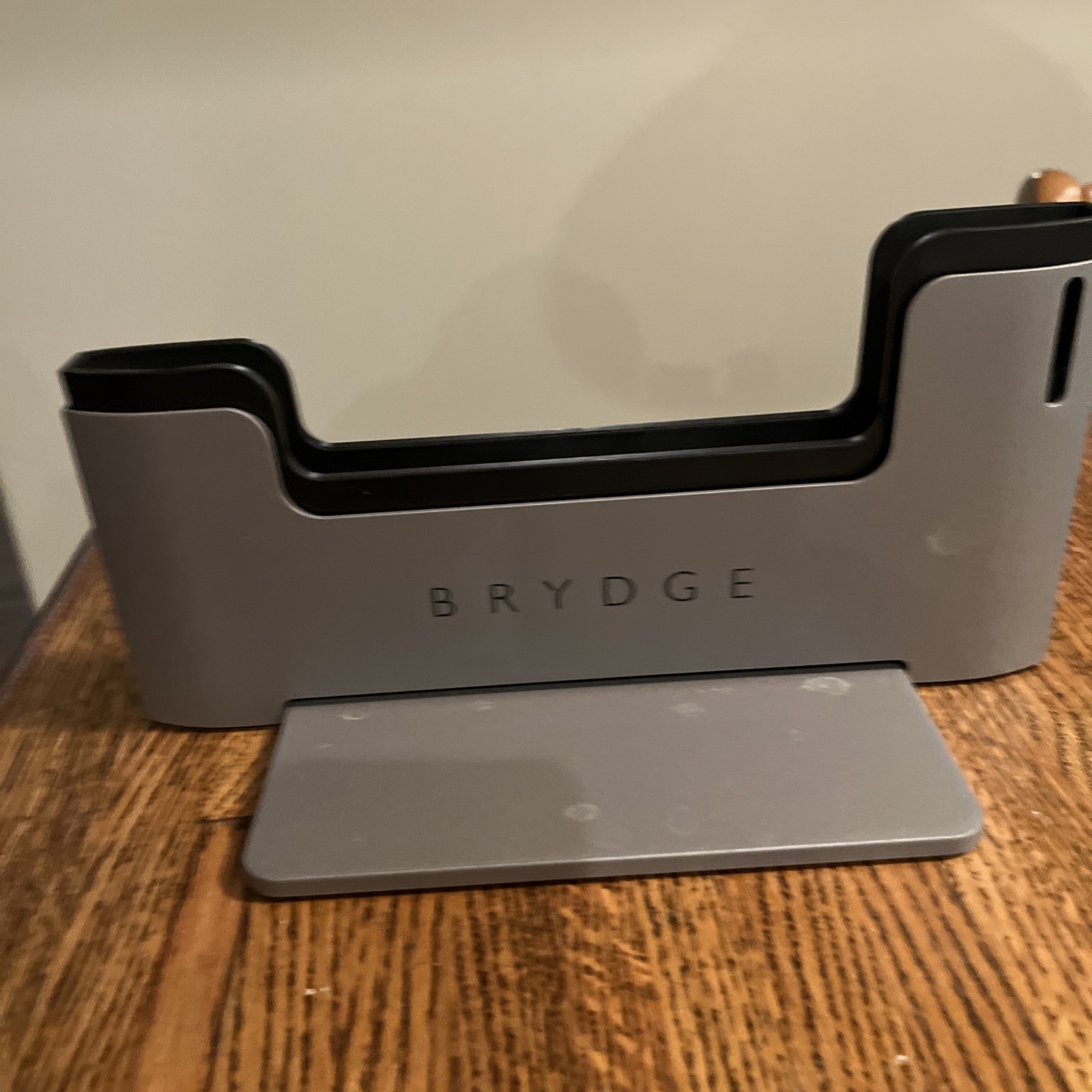 Brydge MacBook Vertical Dock for Macbook Pro 16" 2019