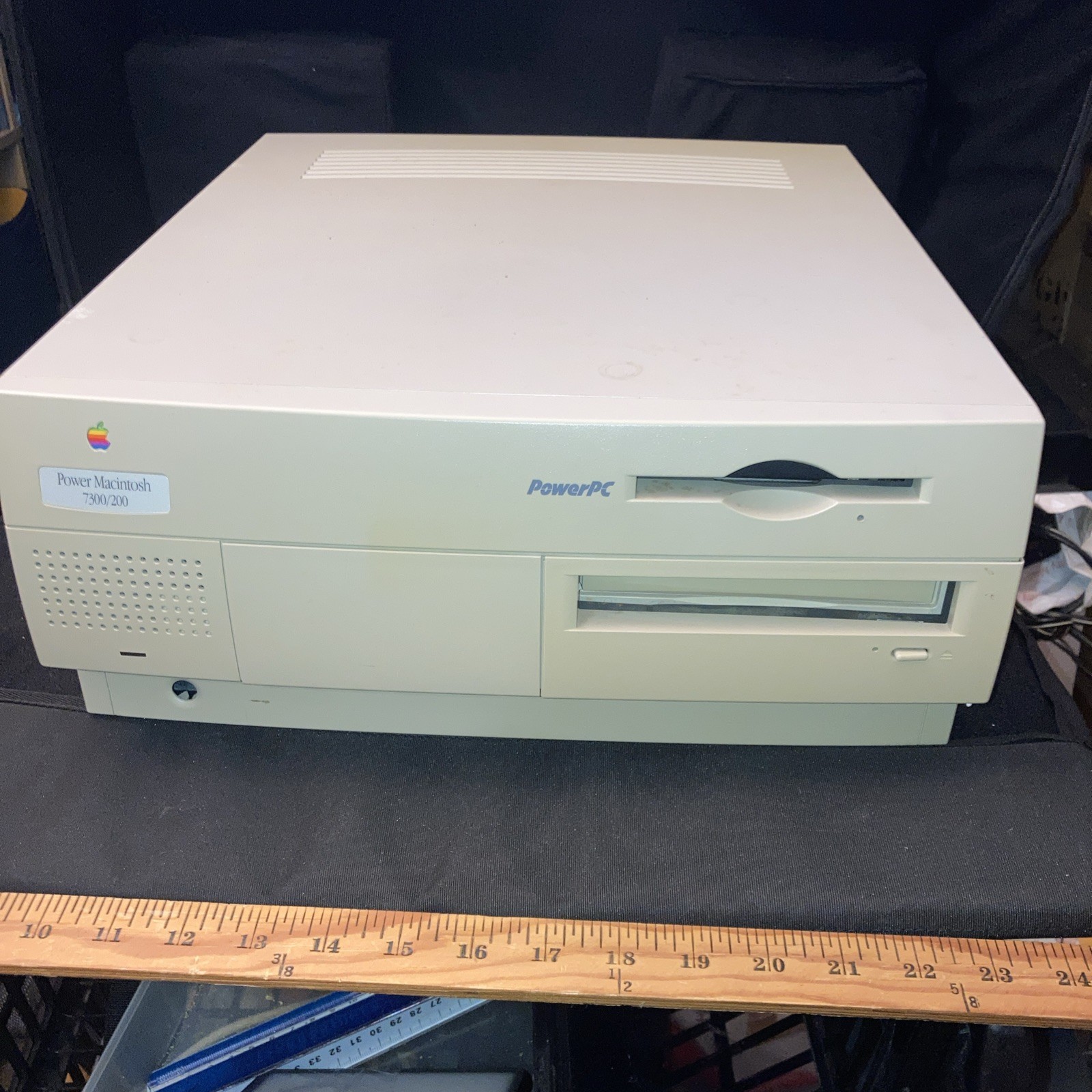 VTG Apple Power Macintosh 7300/200 M5543LL w/ Box Keyboard Mouse Video Card Styr