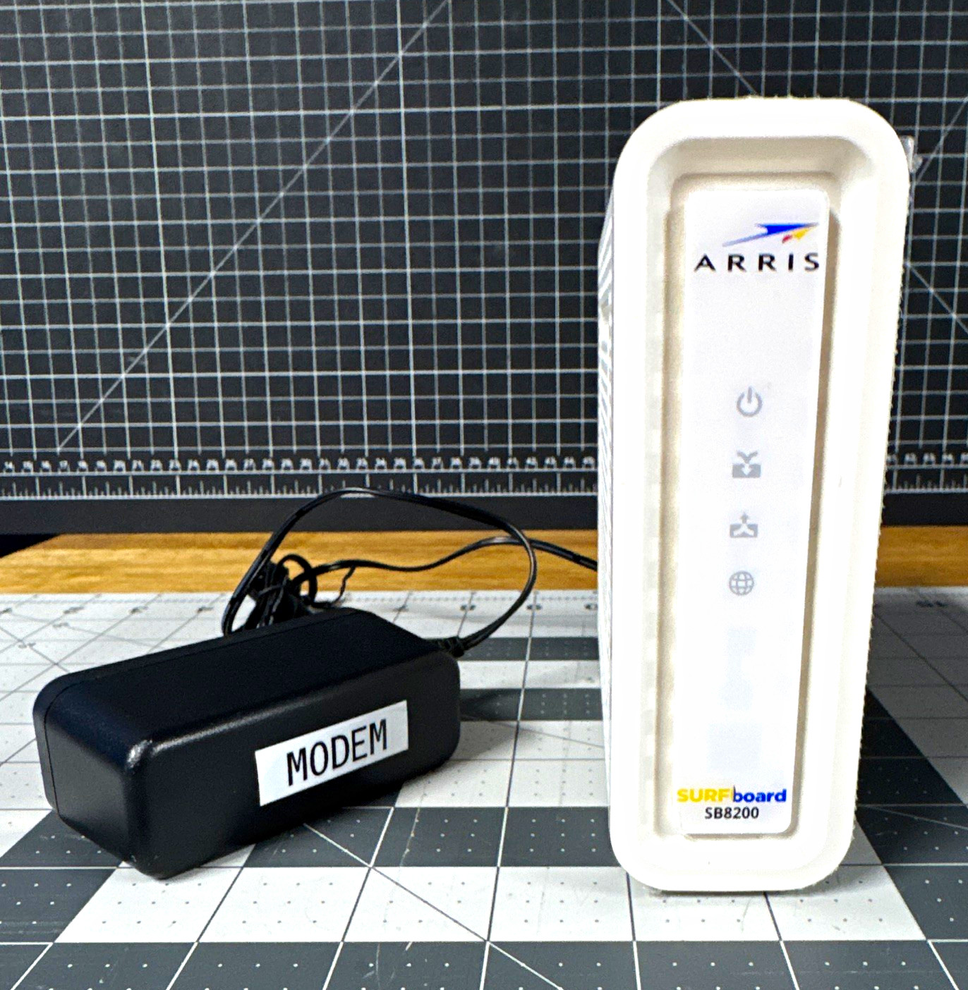 ARRIS SURFboard SB8200 DOCSIS 3.1 Cable Modem 1.4 Gbps White 2x Ethernet