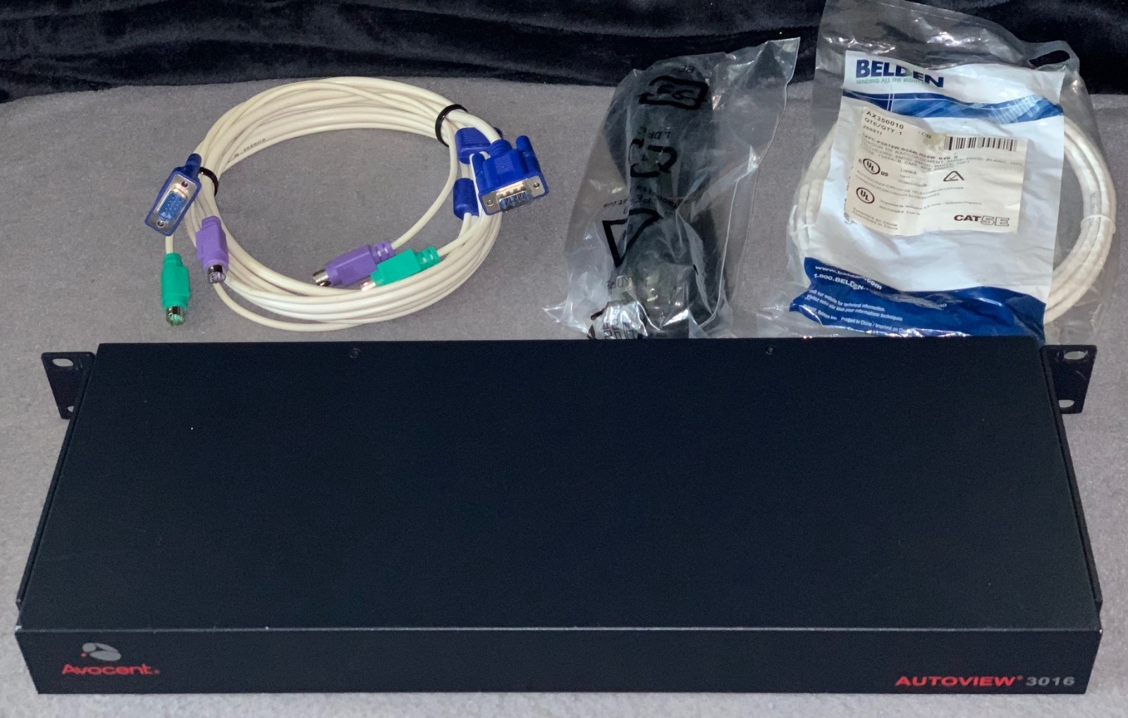Avocent AutoView 3016 16 Port Digital KVM Switch w/ Cords & RackEars