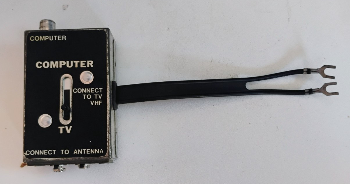 Vintage RF TV to Computer Switch Box/ Adapter; Atari 2600/400/800/XL/XE - Used