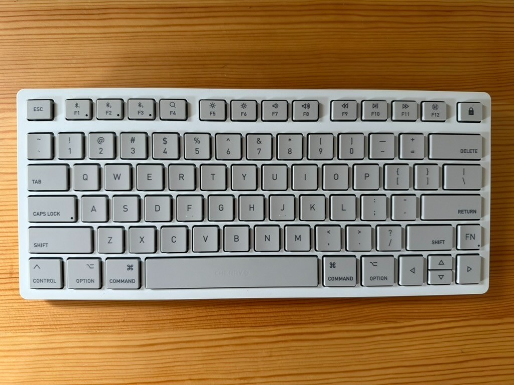 Cherry KW 7100 MINI BT for MAC with Case