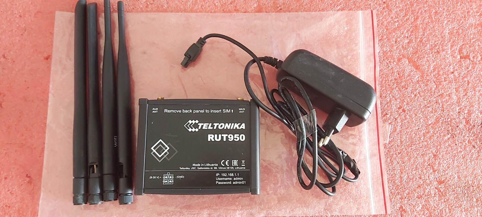Teltonika RUT950 4G Router w/Antennas Make OffersUPS Shipping D-2