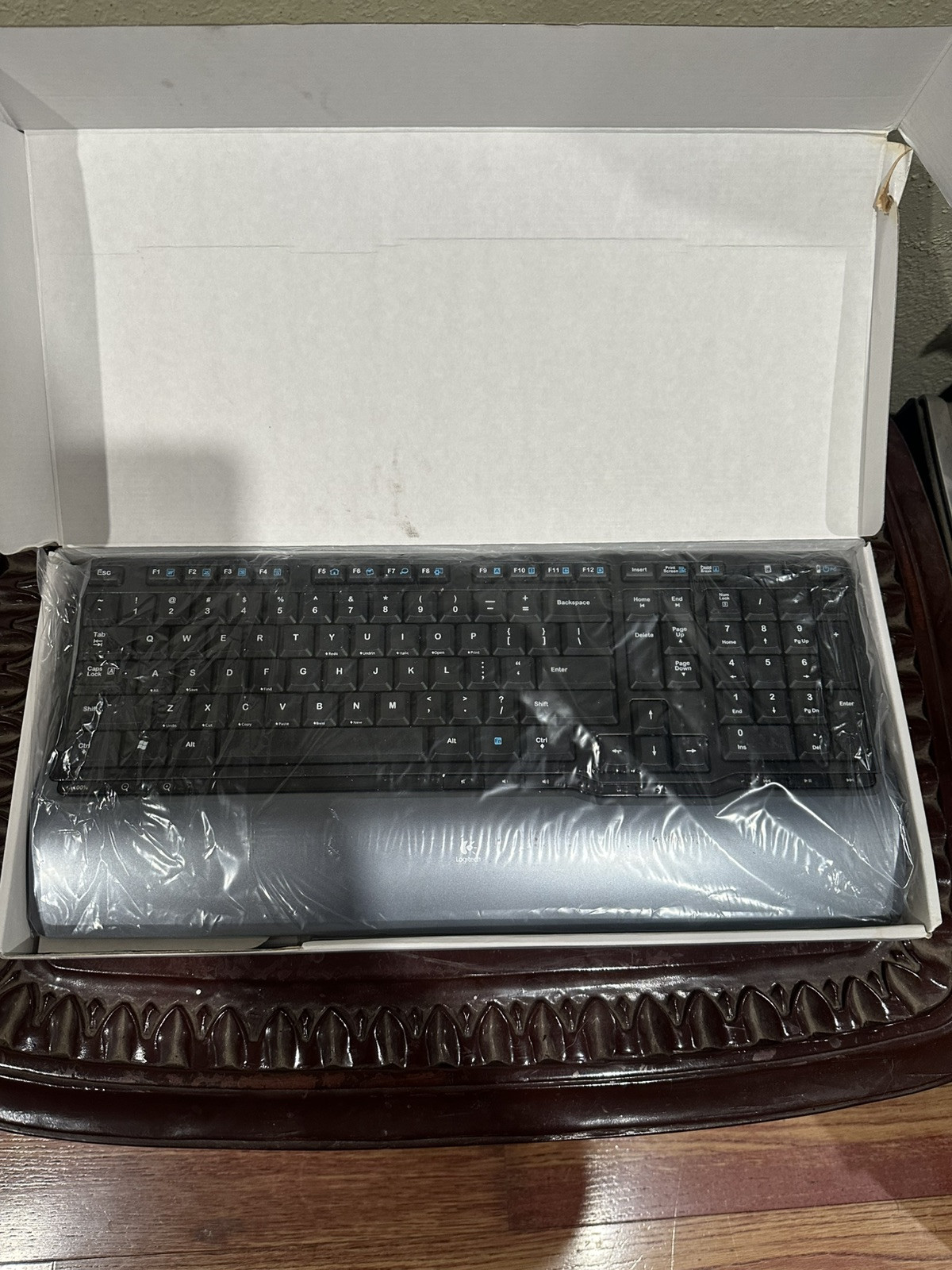Logitech Cordless Desktop S520 Keyboard + Laser Mouse - New - No Batteries