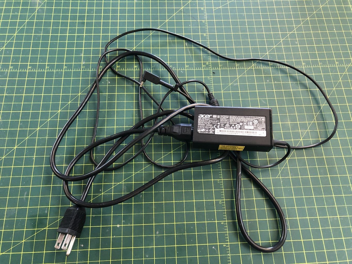 OEM Acer Aspire R5-571 Series AC Power Adapter Charger 19V 3.42A 65W ADP-65VH F