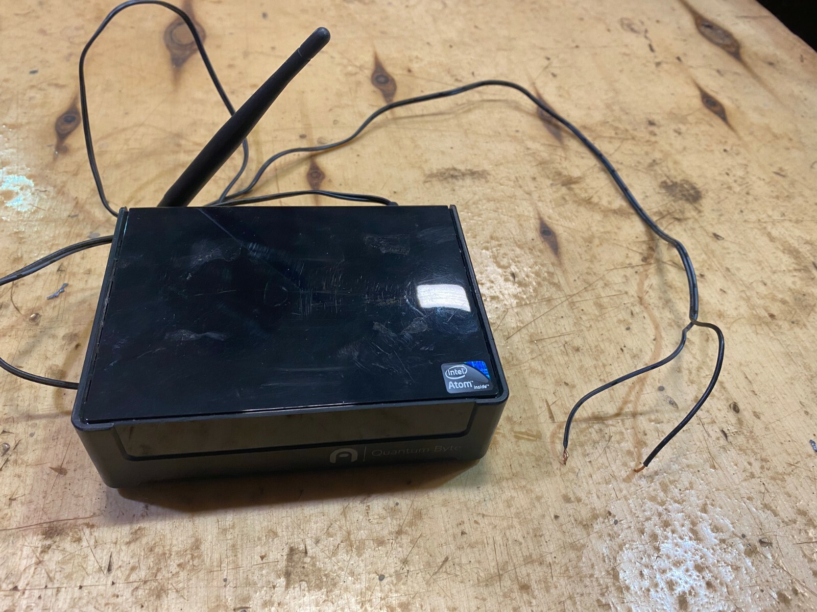AZULLE Quantum Byte Mini Desktop