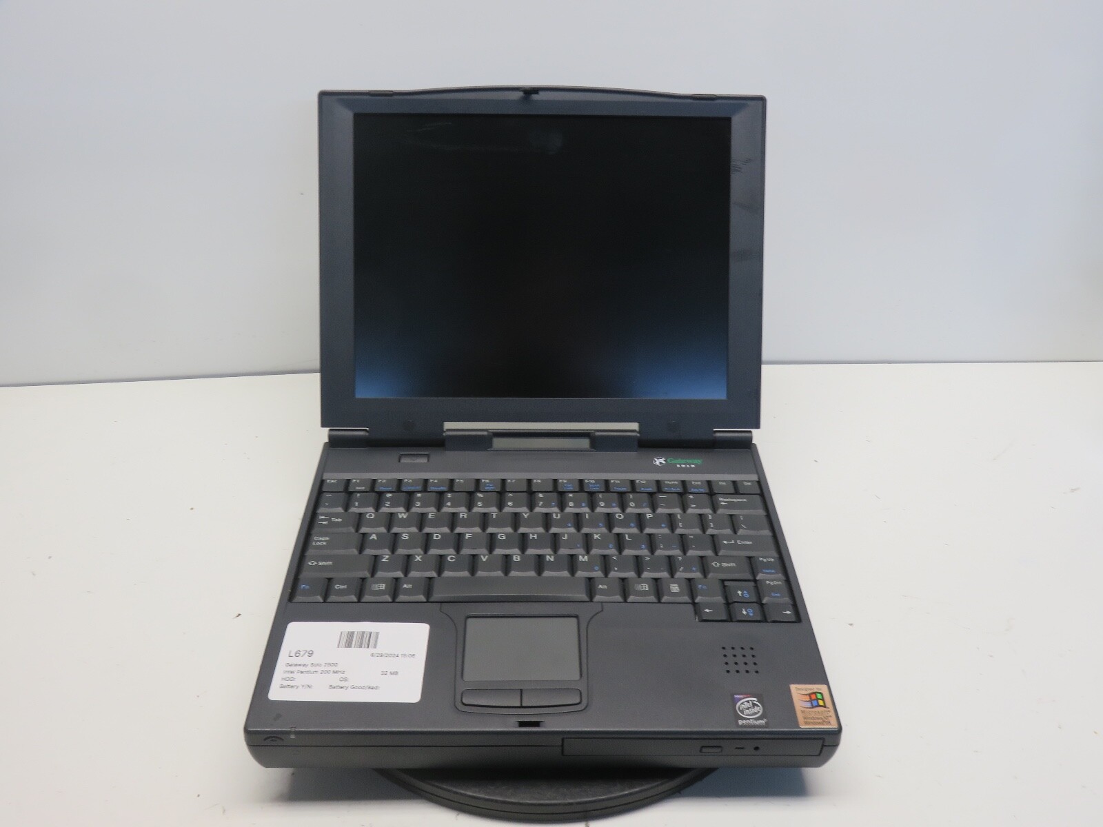 Gateway Solo 2500 Intel Pentium 200 MHz 32 MB  NO HDD No Batt