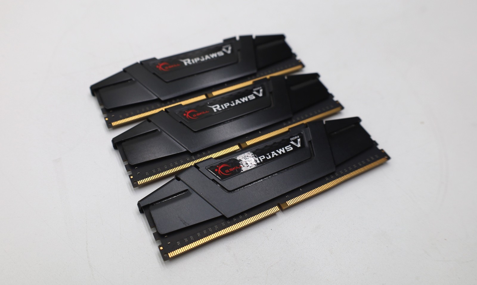G.Skill RipJaws 12GB (3x4GB) 3200GHz (F4-3200C16D-8GVKB)