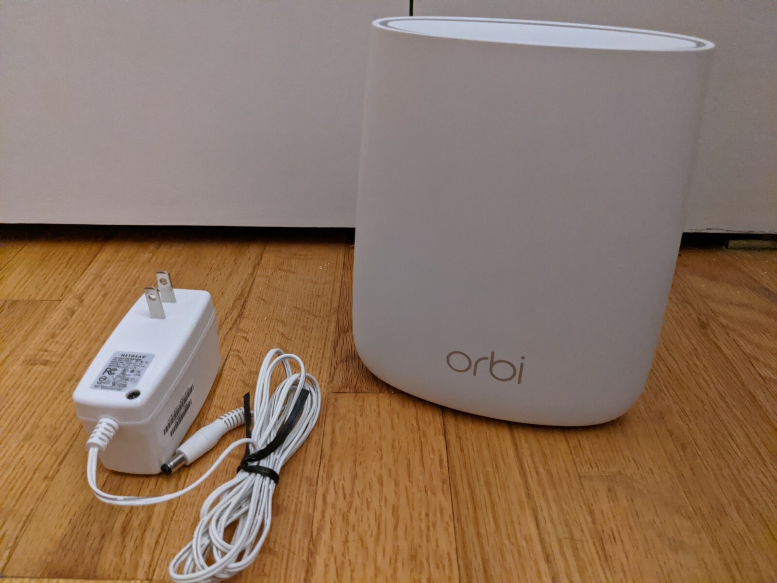 NETGEAR Orbi RBS20 AC2200 Tri-Band Wi-Fi Coverage Whole Home Satellite