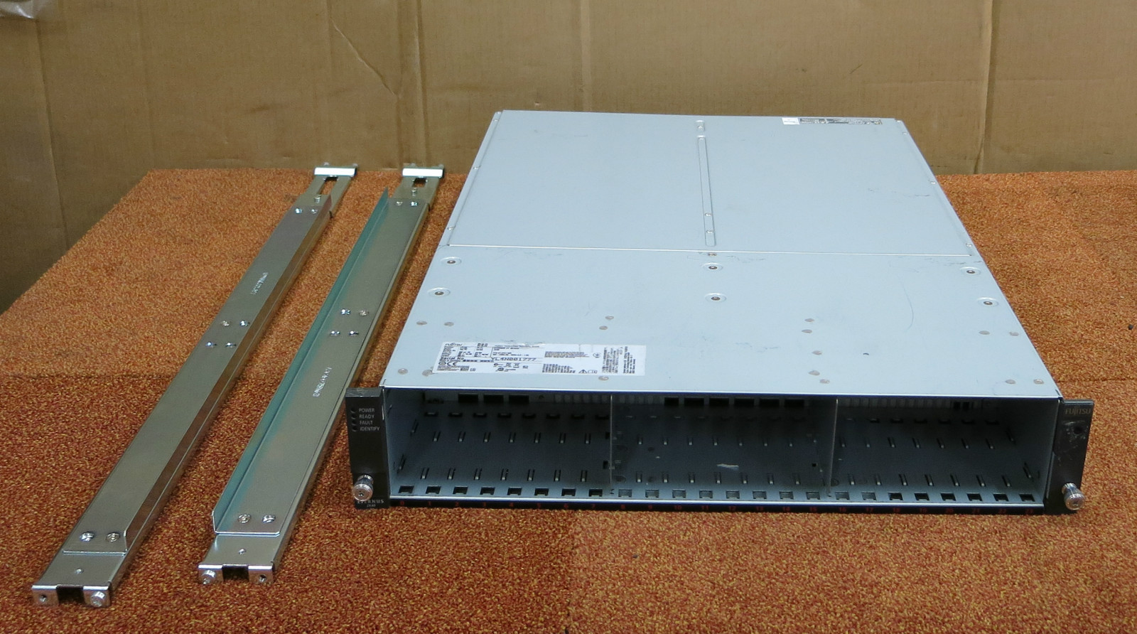Fujitsu ETERNUS JX40 Storage Subsystem 24 drive bays DAS FTS:ETJXS11BG 2 x IOM