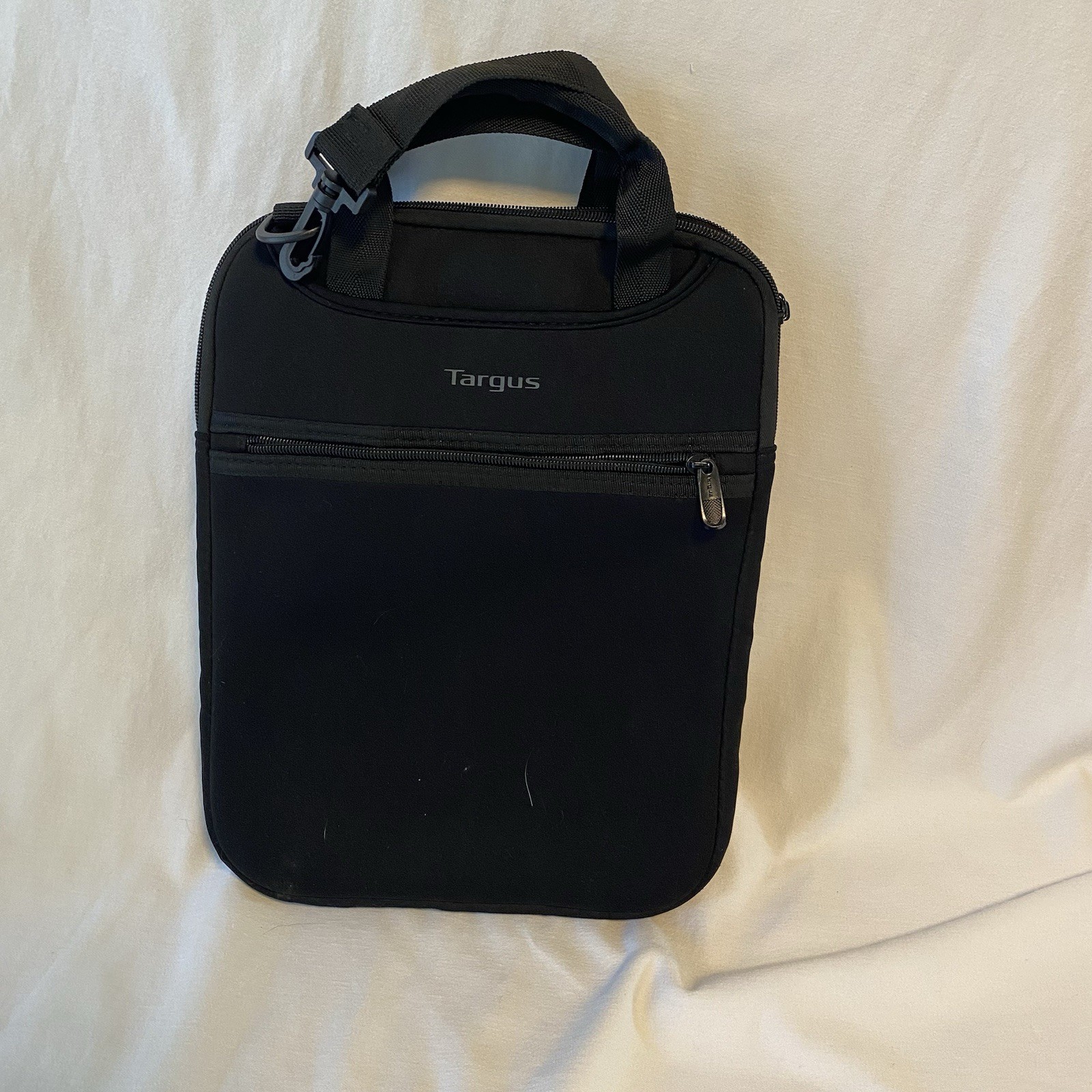 Targus 10”X14”X2” Vertical Laptop Slipcase W/Hideaway Handles &Shoulder Strap.